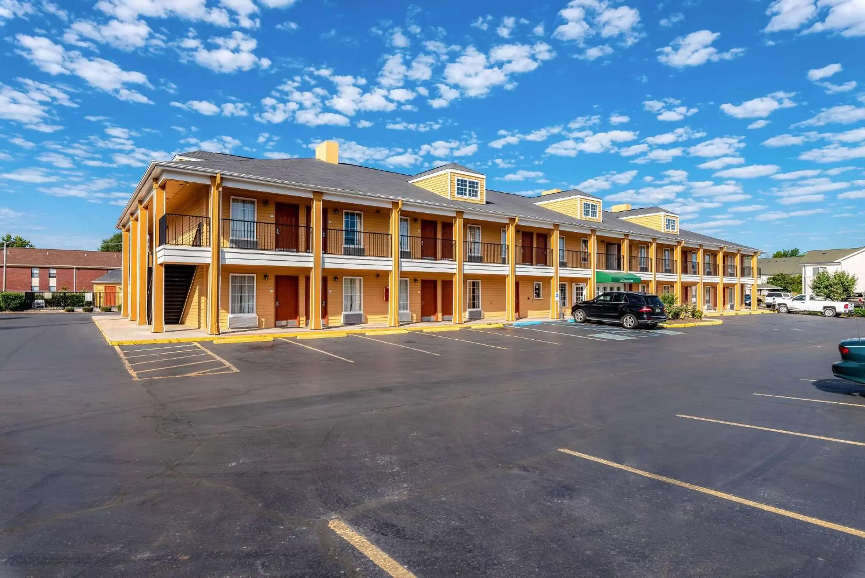 Property Building in Quality Inn Decatur River City