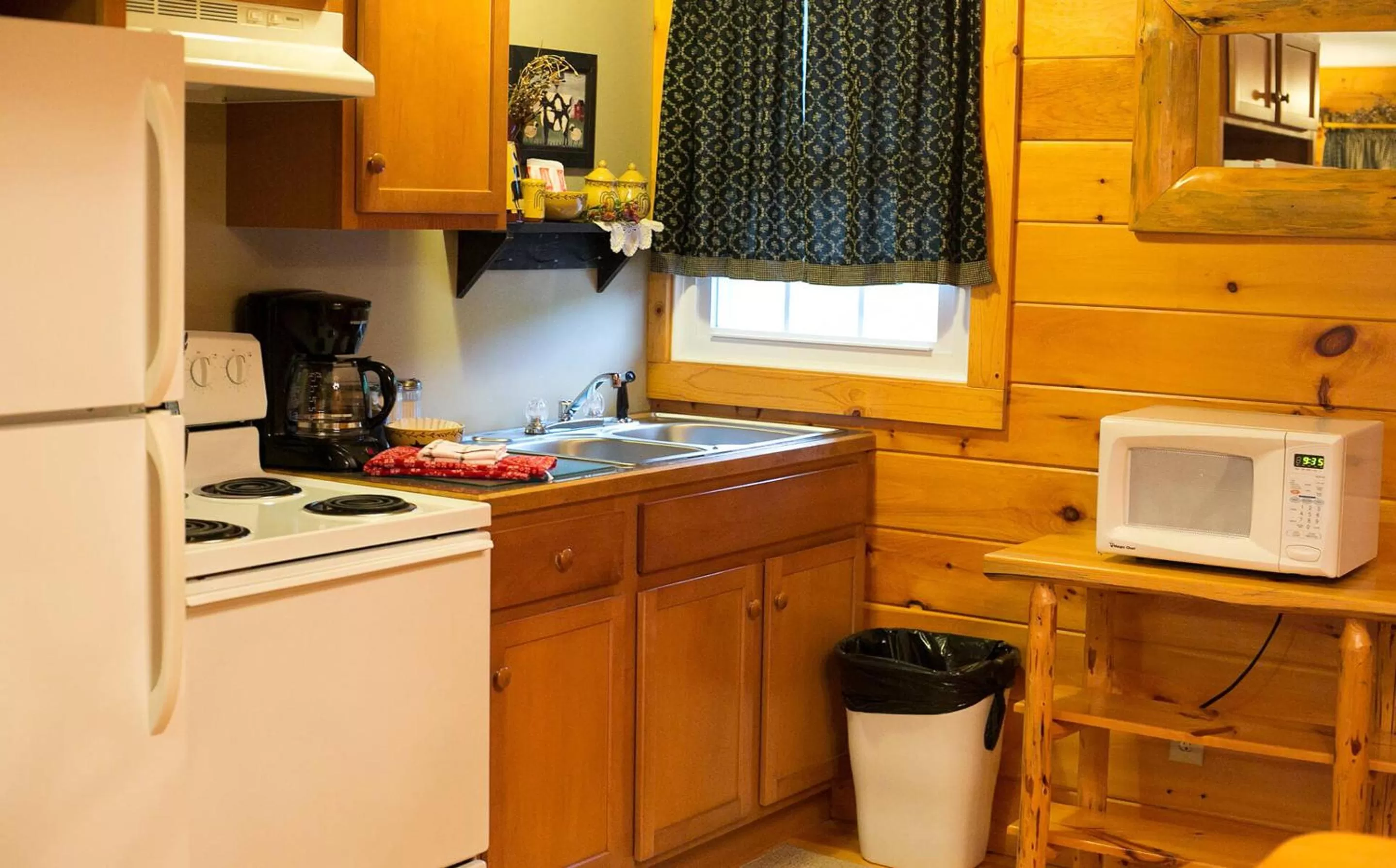 Kitchen or kitchenette in Blessing Lodge by Amish Country Lodging