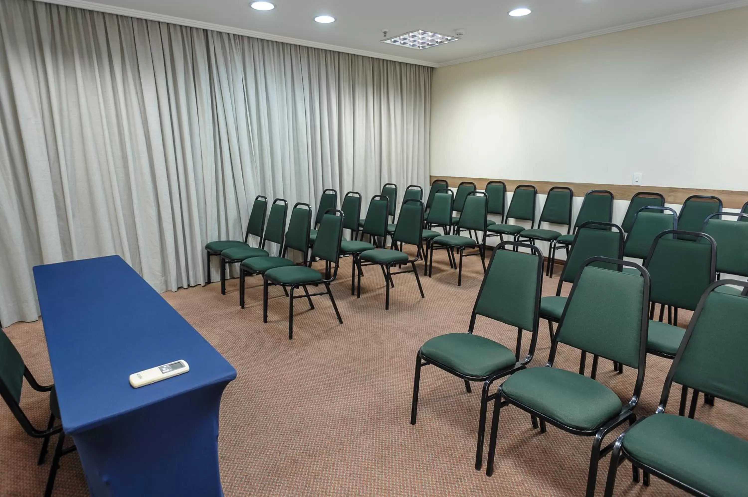 Business facilities in Hotel The Premium