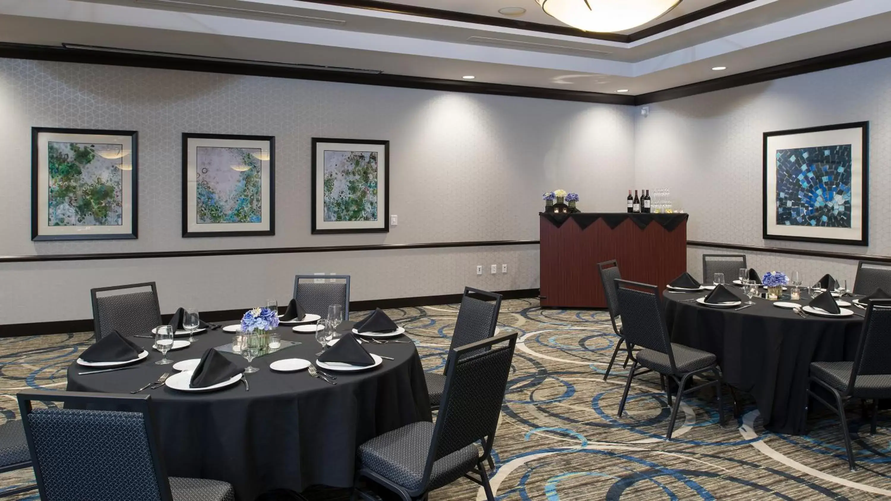 Meeting/conference room, Restaurant/Places to Eat in Holiday Inn Indianapolis Airport, an IHG Hotel