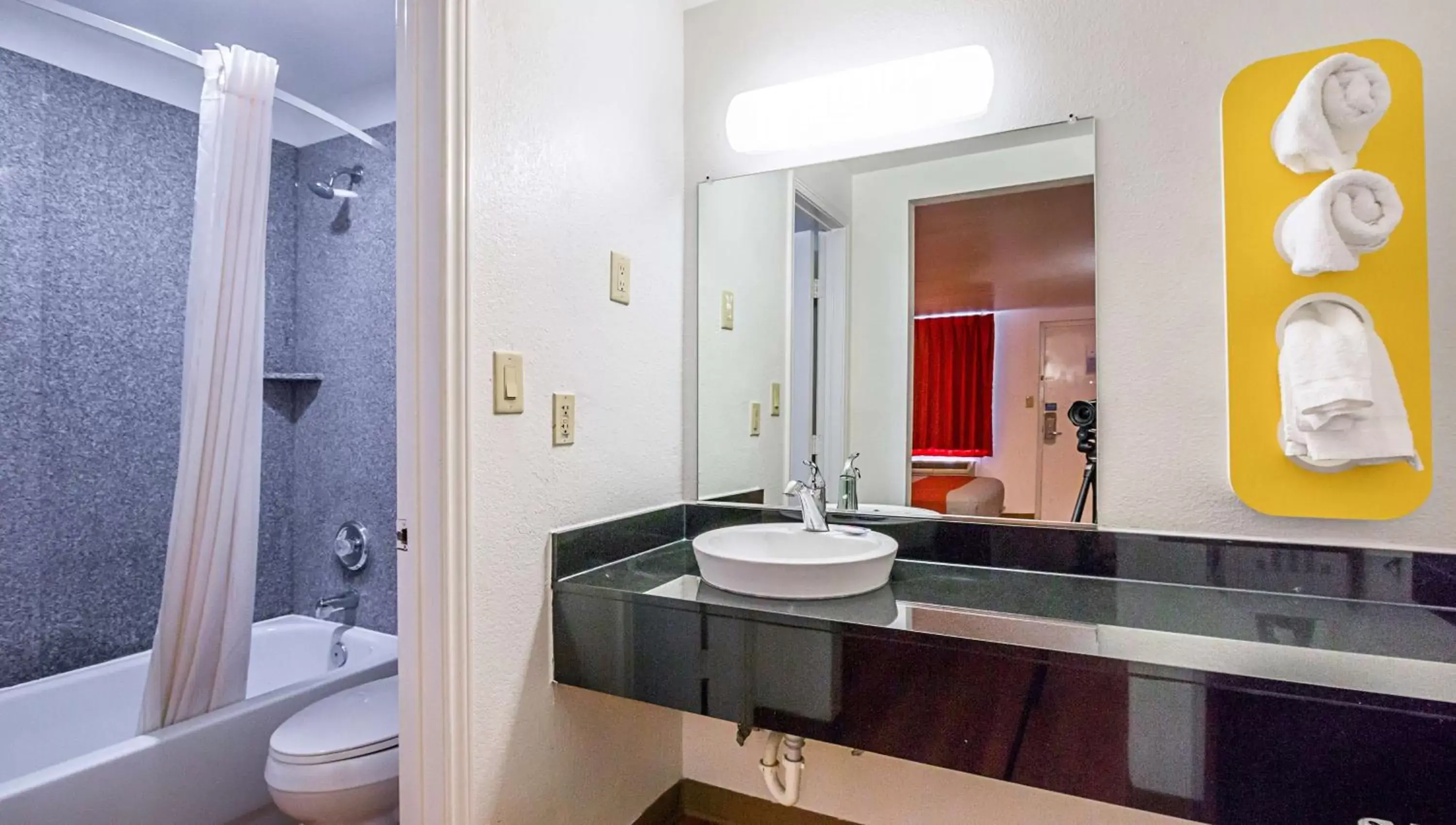 Shower, Bathroom in Motel 6-Round Rock, TX