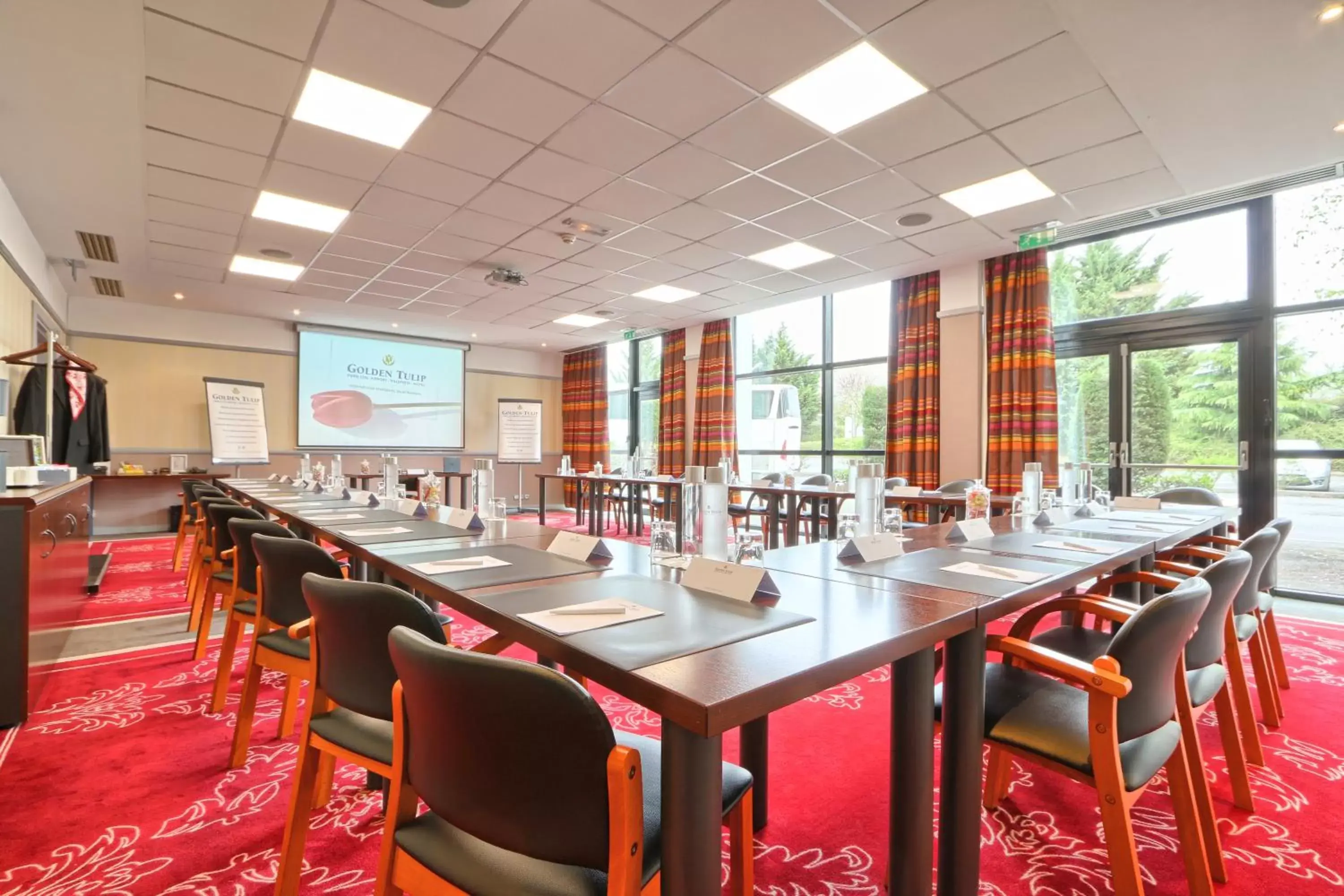 Meeting/conference room, Business Area/Conference Room in Golden Tulip Paris CDG Airport – Villepinte