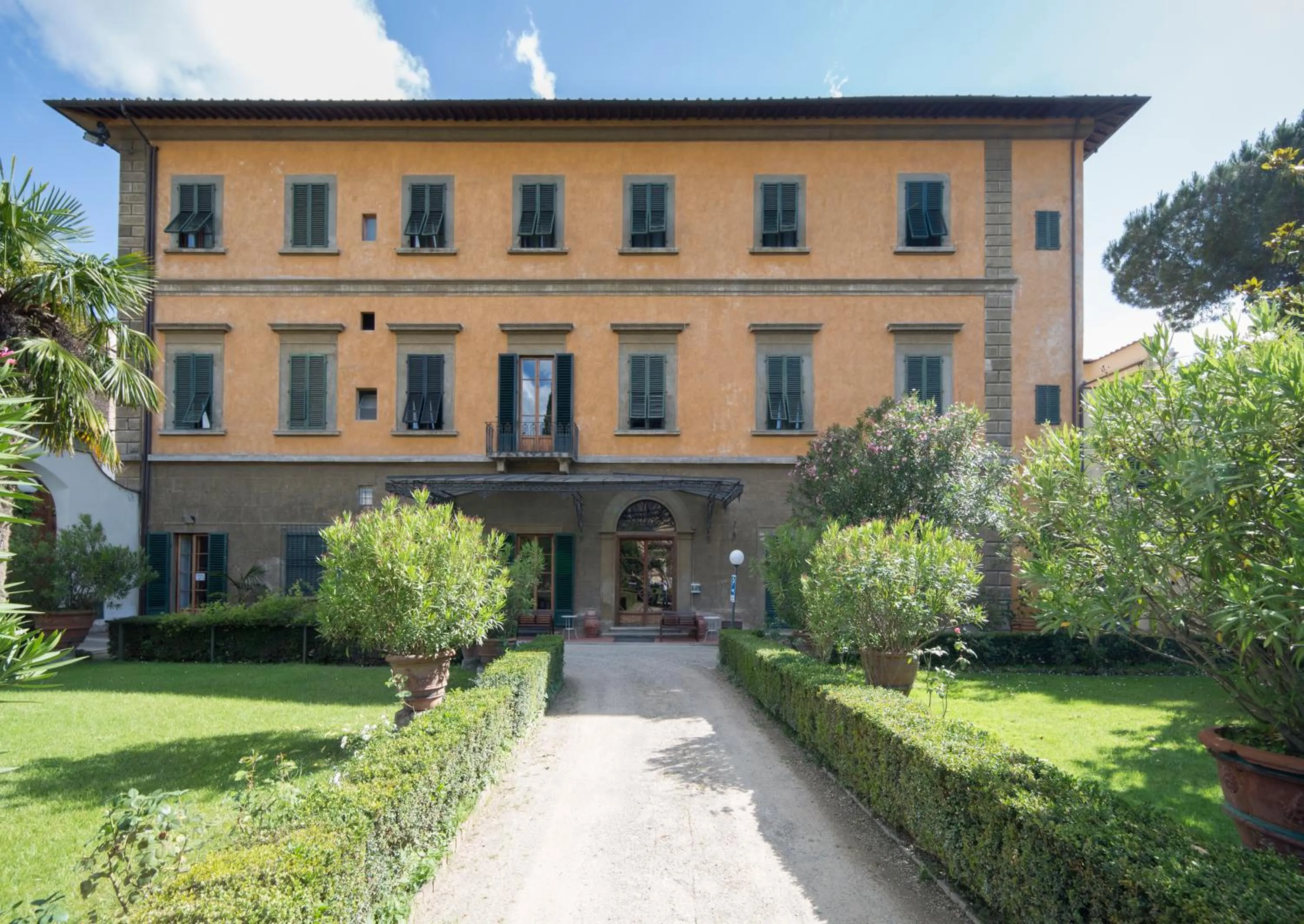 Property building in Casa Santo Nome di Gesu