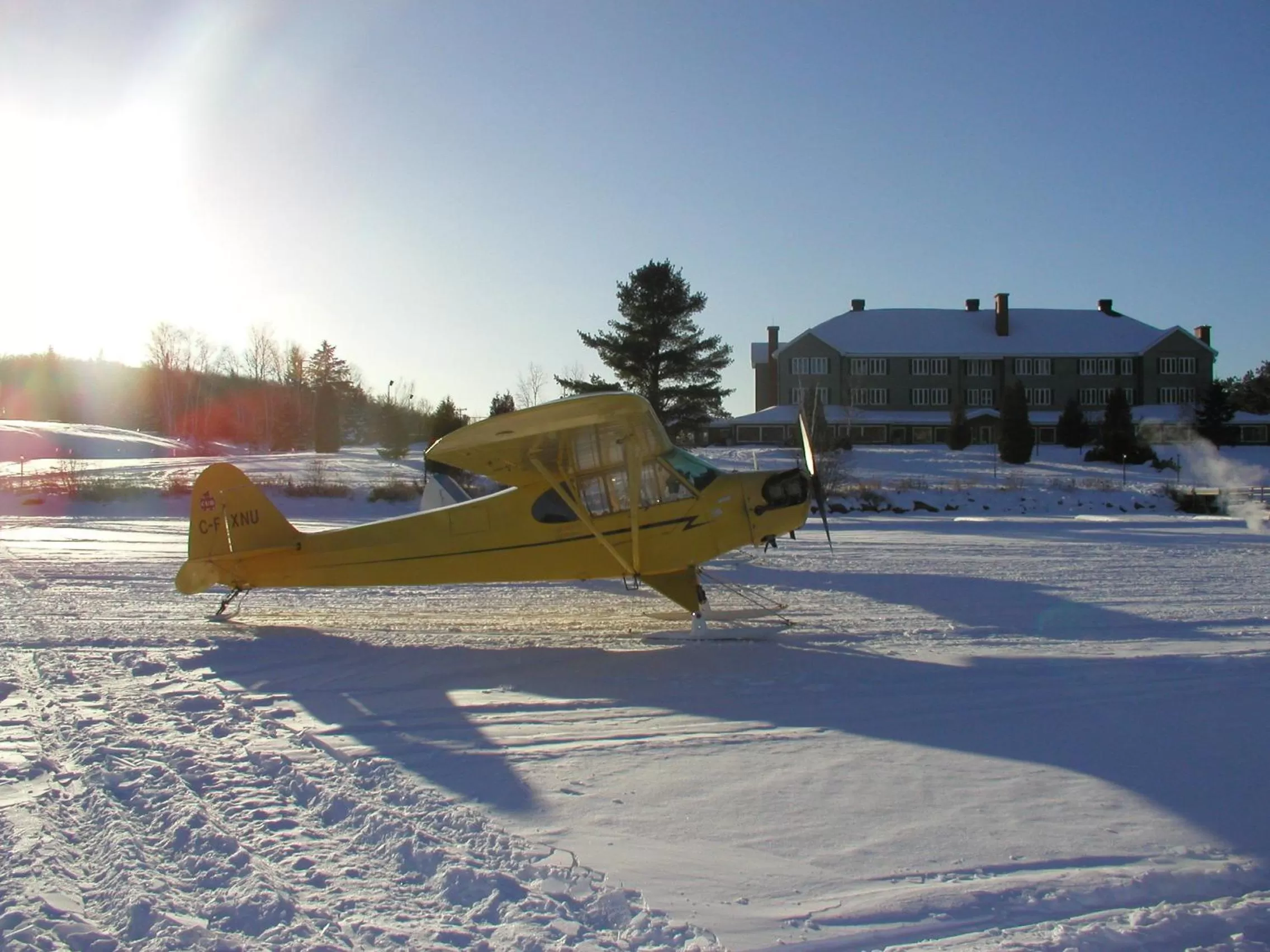 Facade/entrance in Auberge du Lac-à-l'Eau-Claire