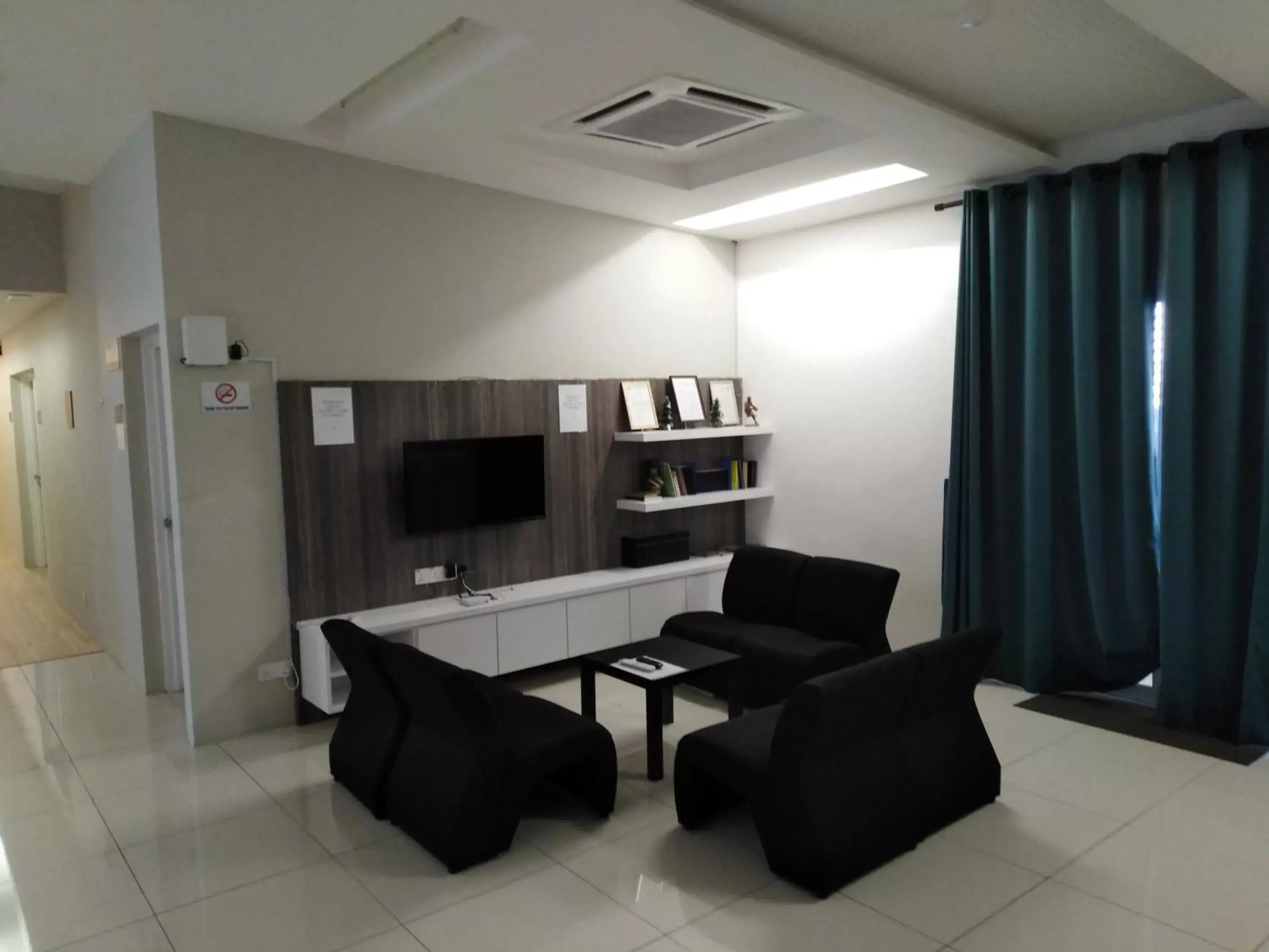 Communal lounge/ TV room, Seating Area in 1ACS Residence