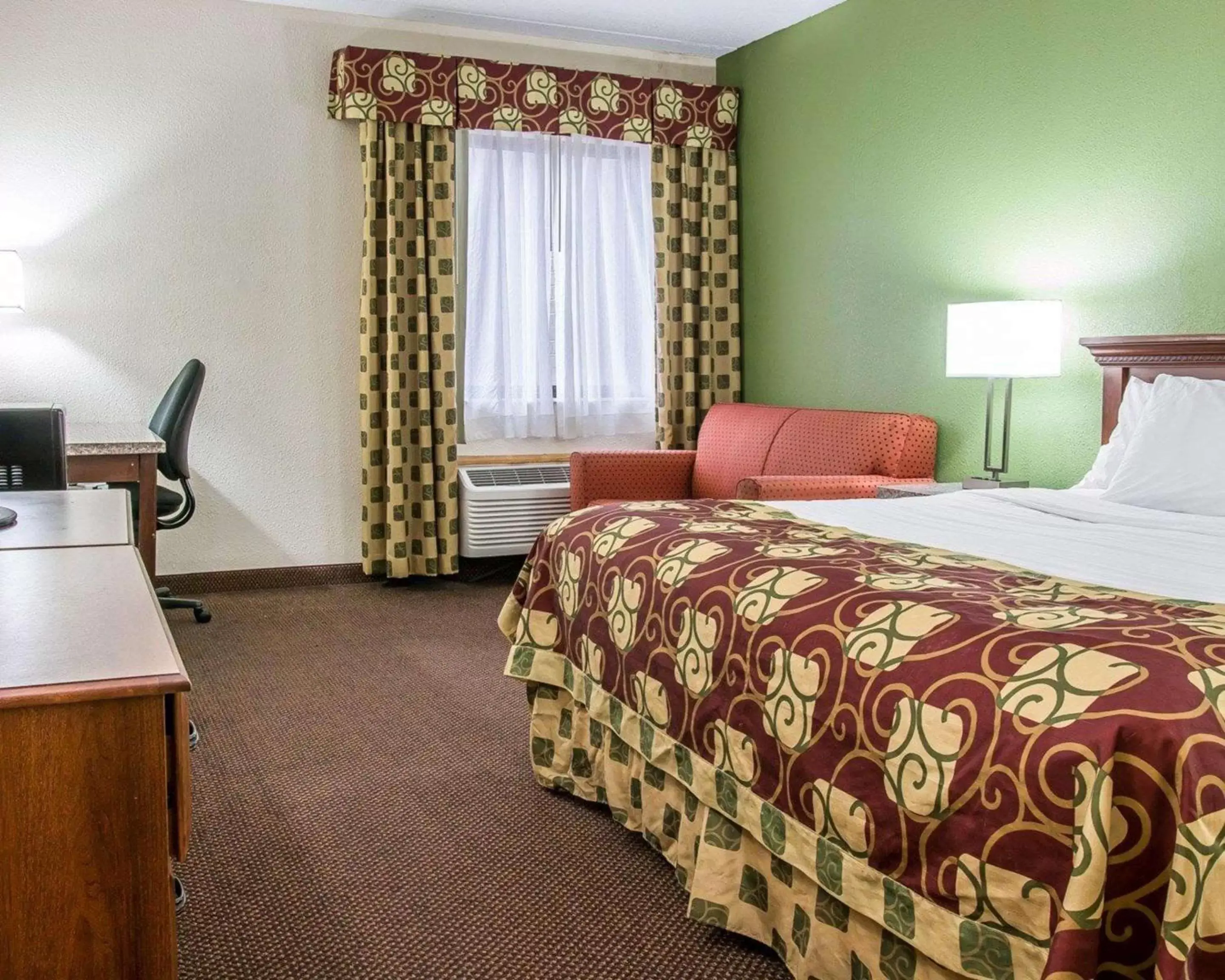 Photo of the whole room, Bed in Clarion Inn I-94 near Expo Center