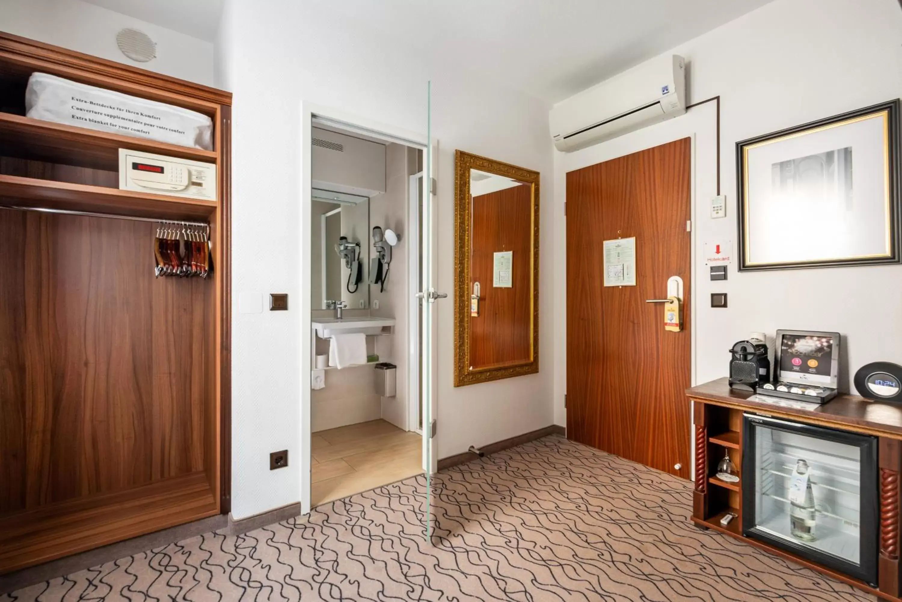 Bedroom, Kitchen/Kitchenette in King's Hotel Center Superior