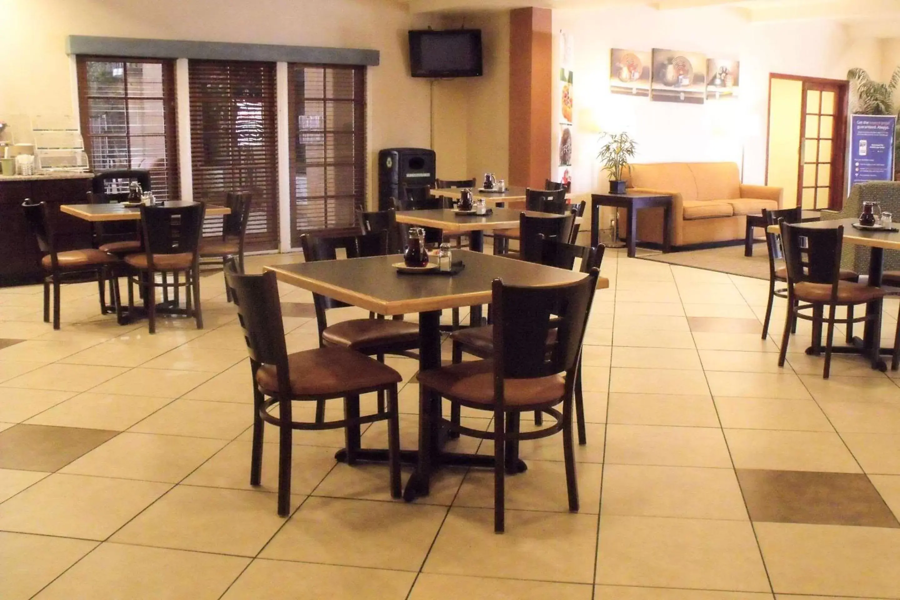 Restaurant/Places to Eat in Quality Inn Winslow I-40