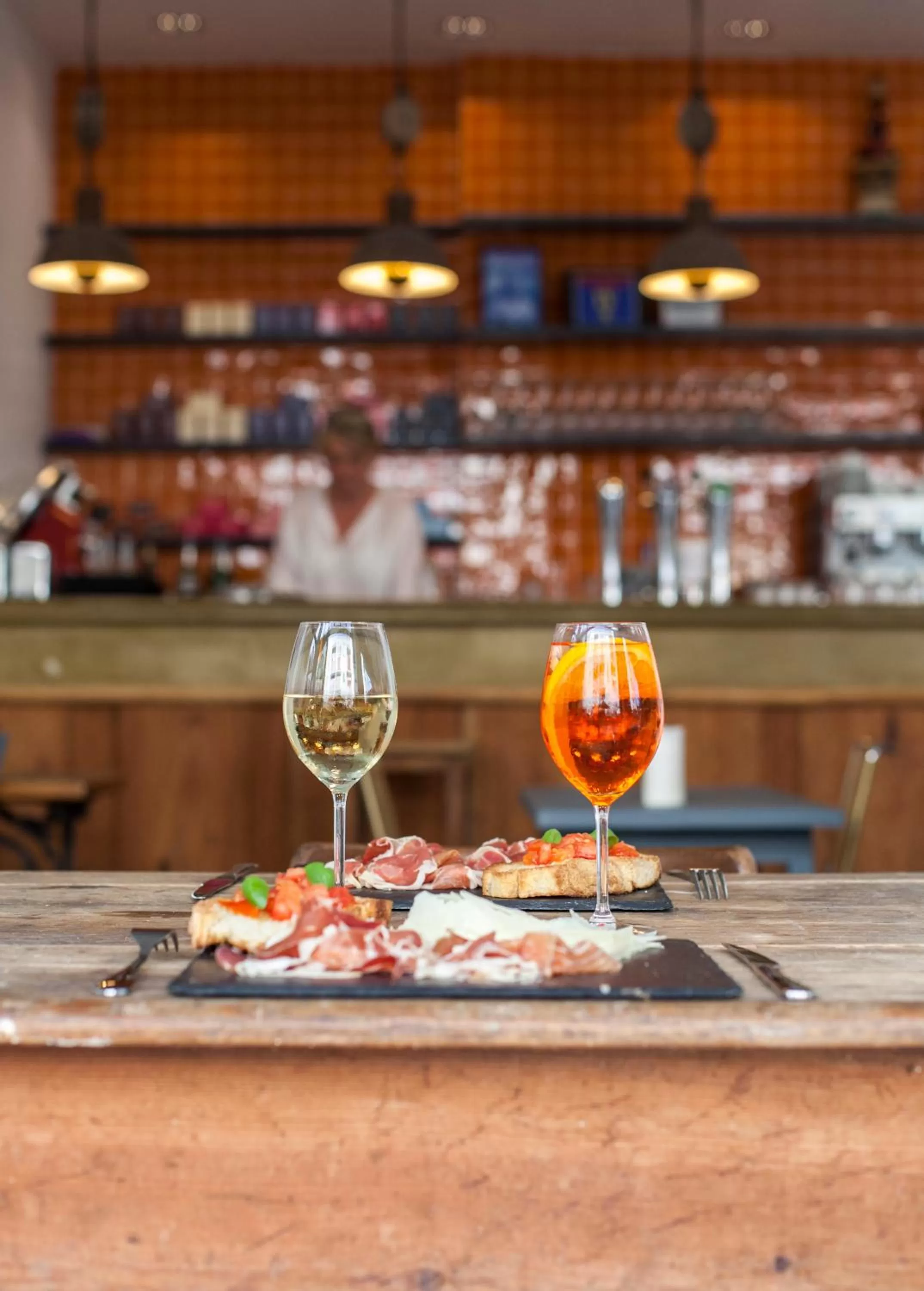 Restaurant/places to eat in Maison Volver