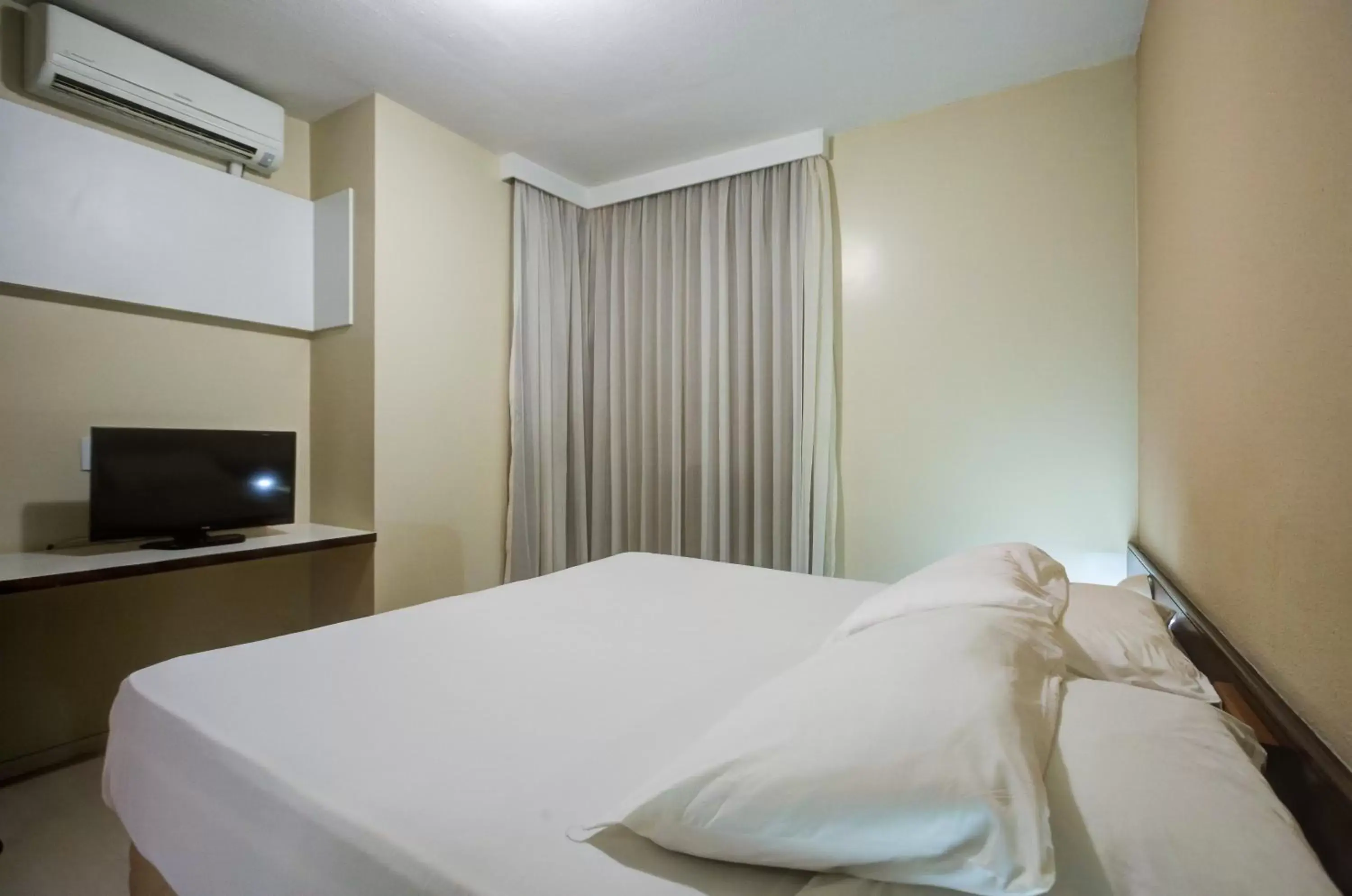 Bedroom, Bed in Slaviero Londrina Flat