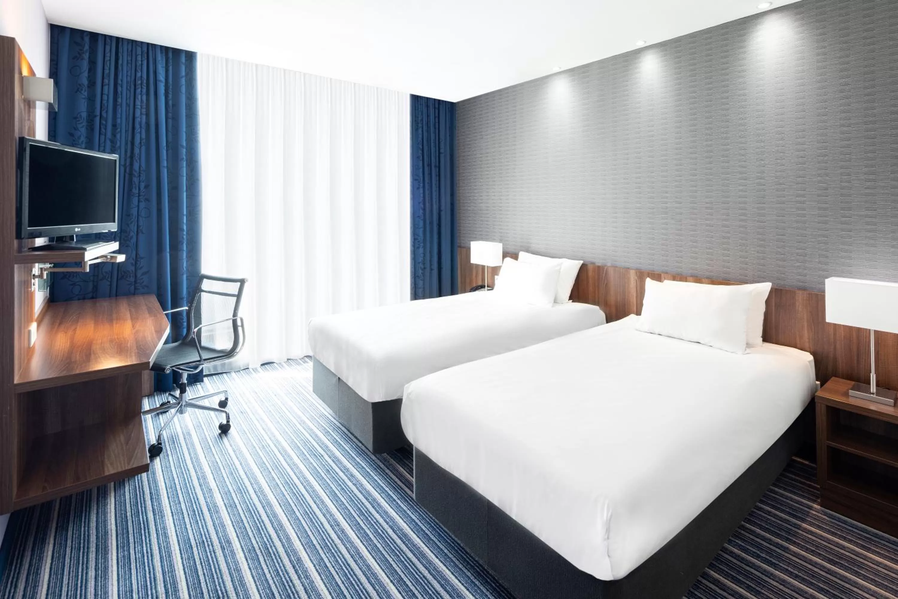 Bed in Holiday Inn Express Amsterdam - Sloterdijk Station by IHG
