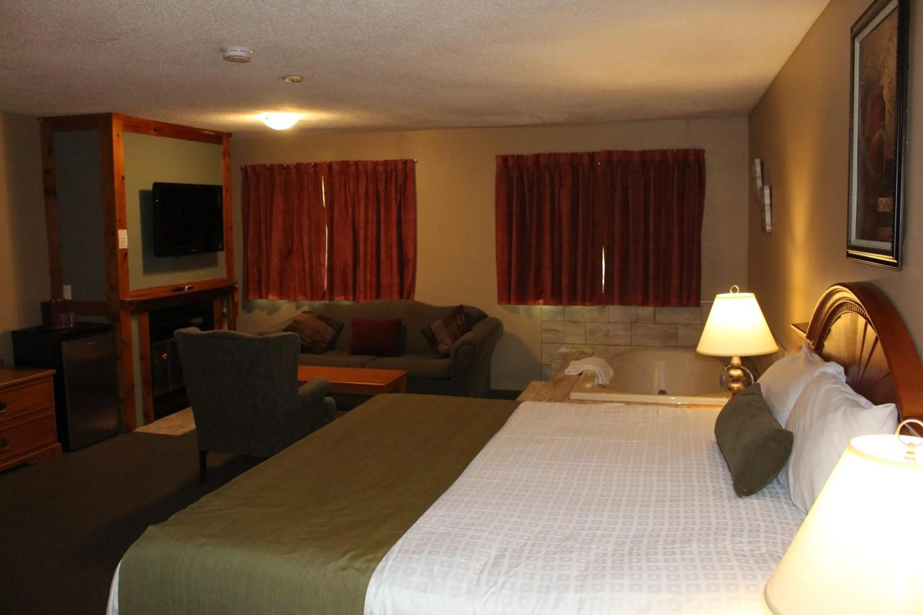 Photo of the whole room in Colonial Resort-1000Islands