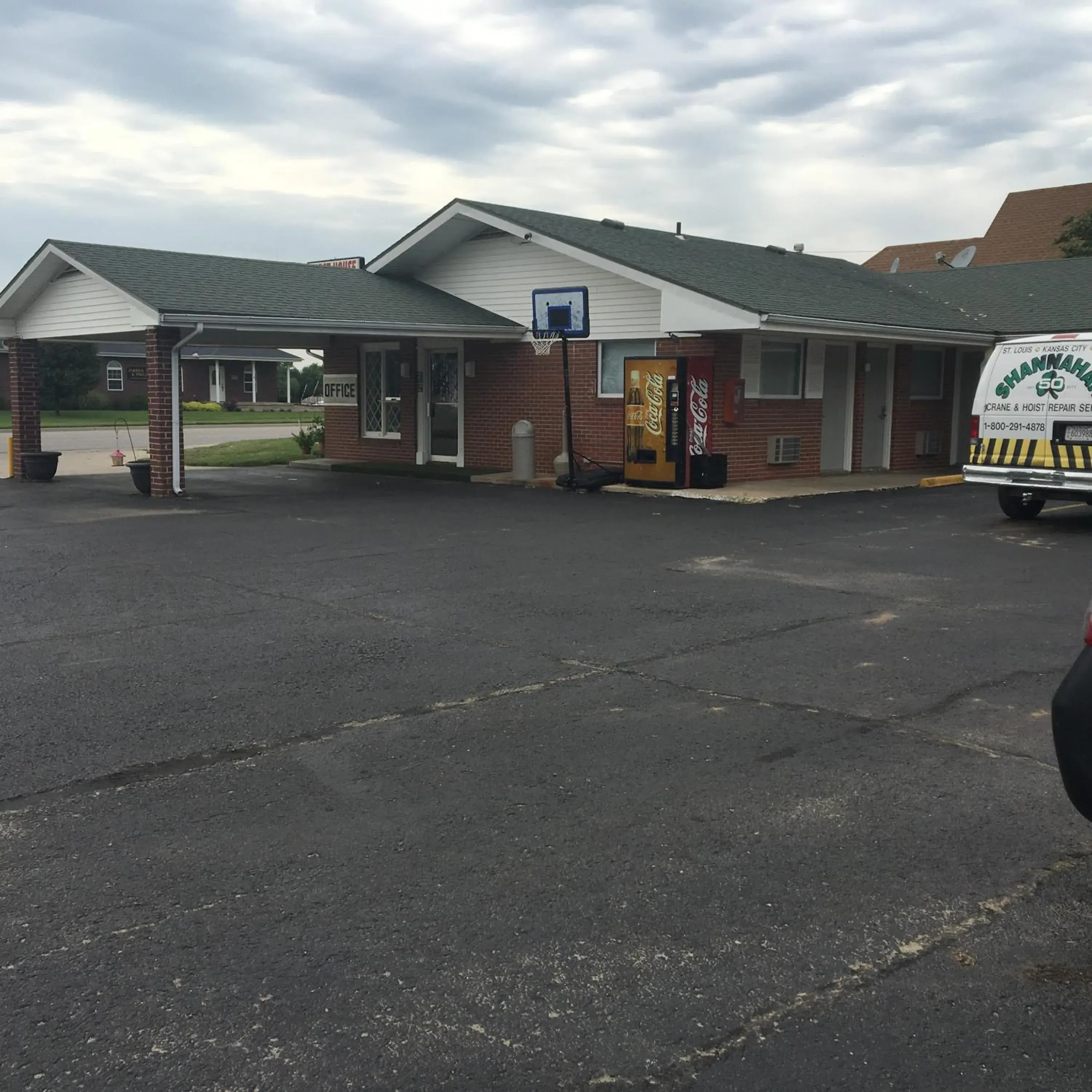 View (from property/room), Property Building in Guest House Motel Chanute