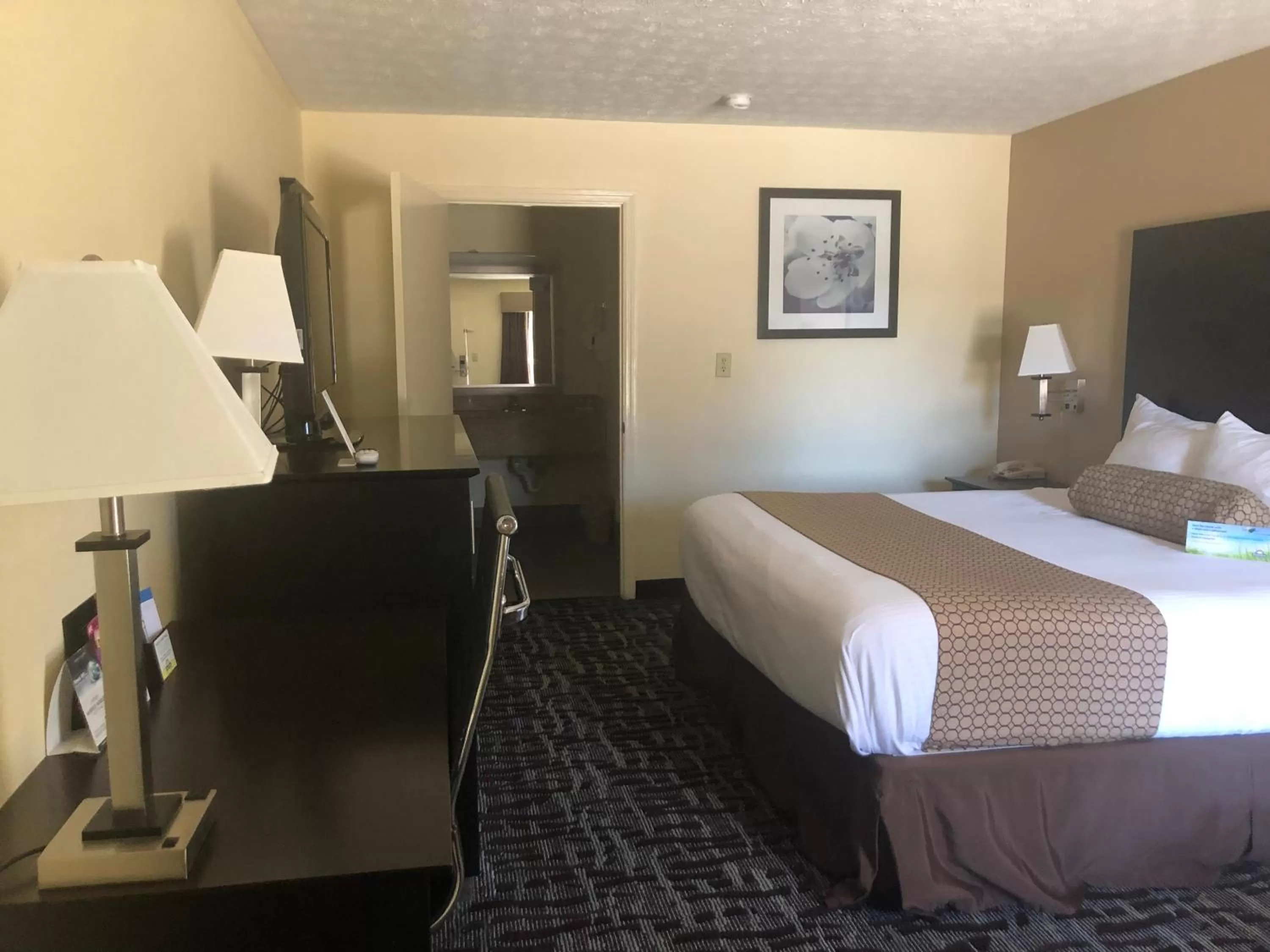 Bed in Days Inn by Wyndham Douglasville-Atlanta-Fairburn Road