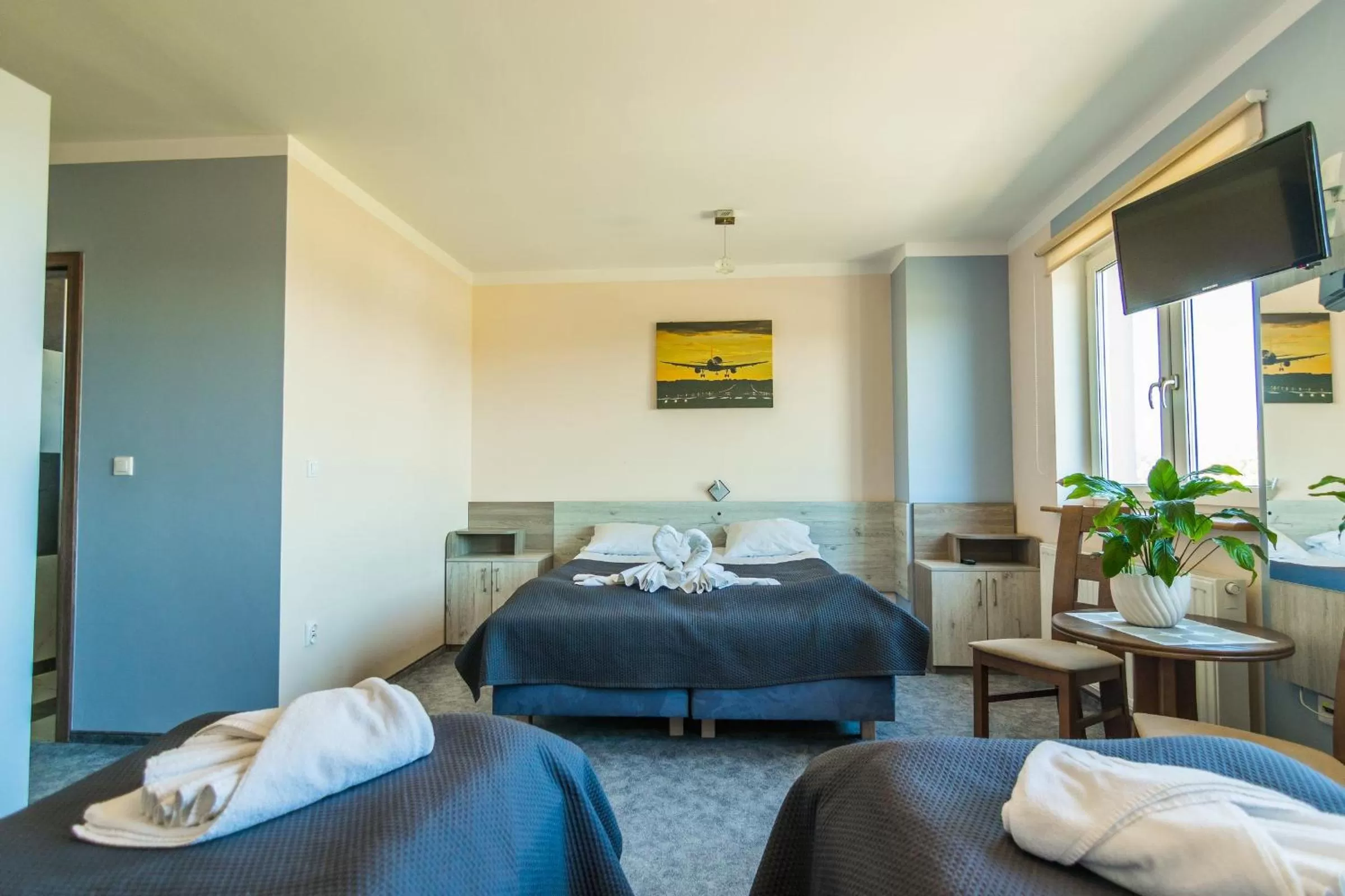 Photo of the whole room, Bed in Resident Rene