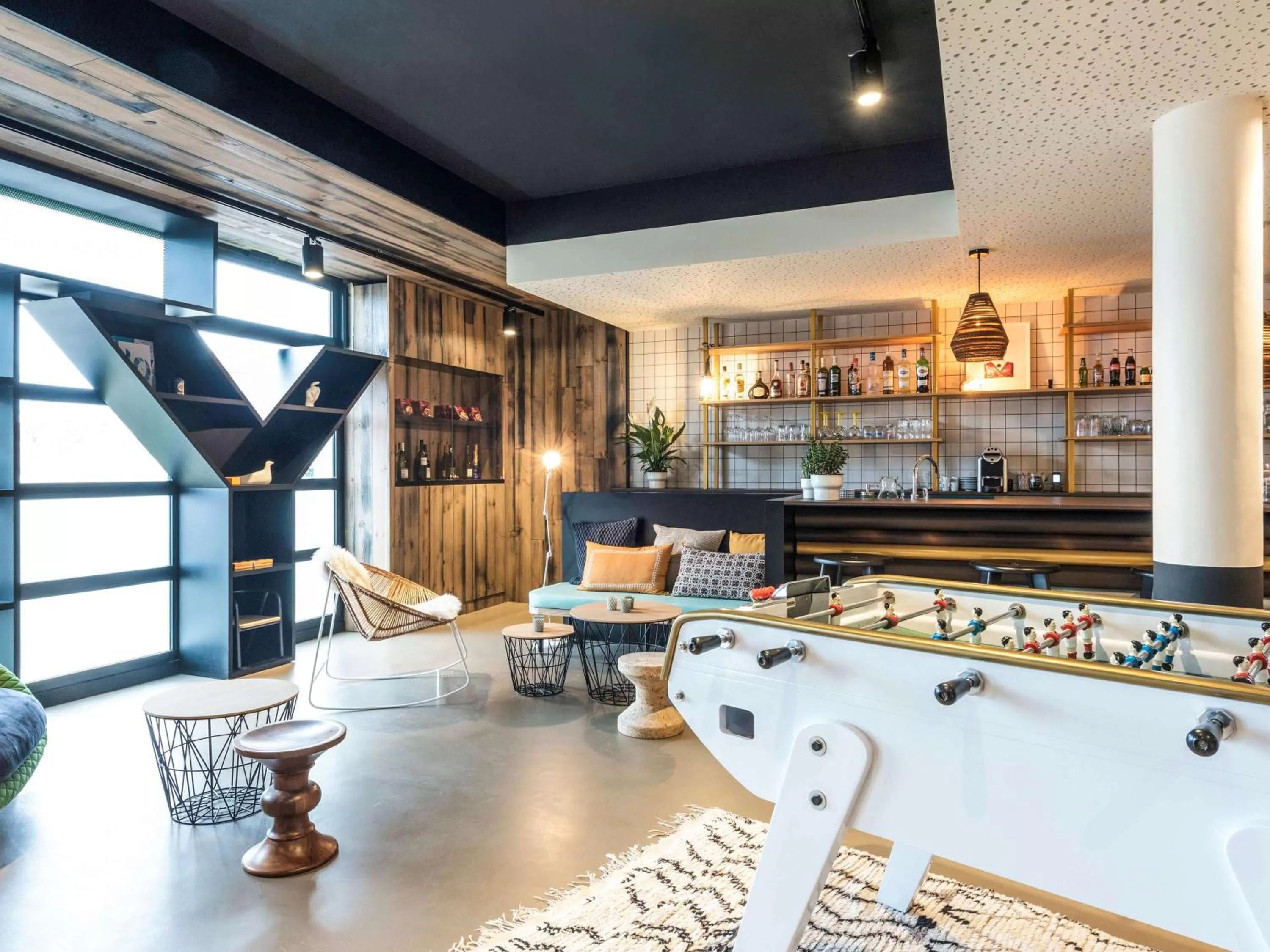 Lounge or bar in ibis Styles Lyon Meyzieu Arena Stadium