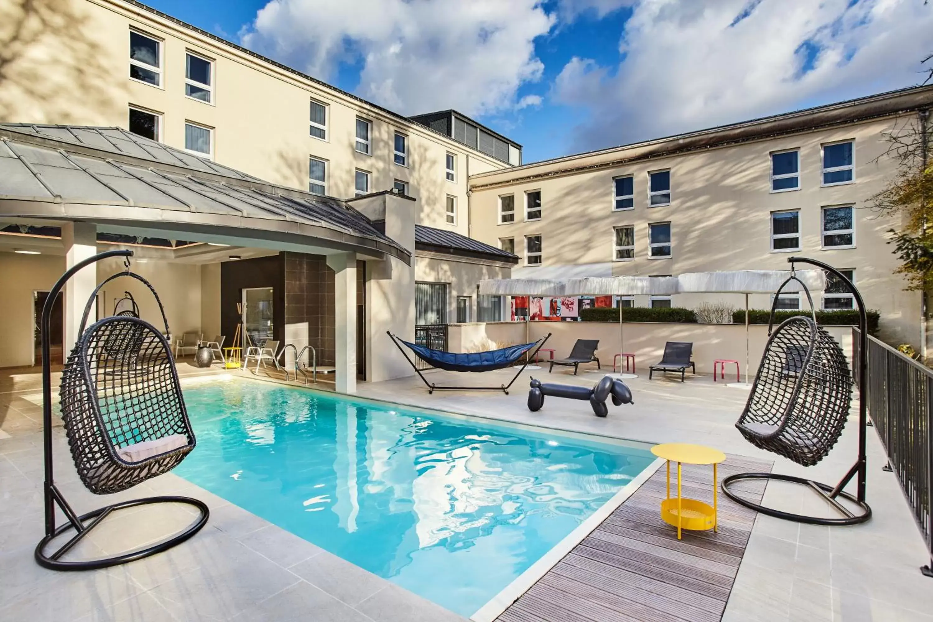 Patio, Swimming Pool in Mercure Château de Fontainebleau Patio, Swimming Pool in Mercure Château de Fontainebleau