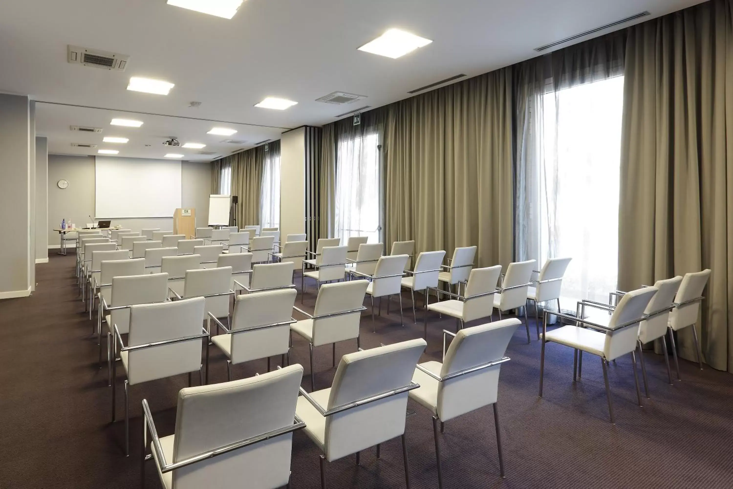 Meeting/conference room in Holiday Inn Milan Nord Zara, an IHG Hotel