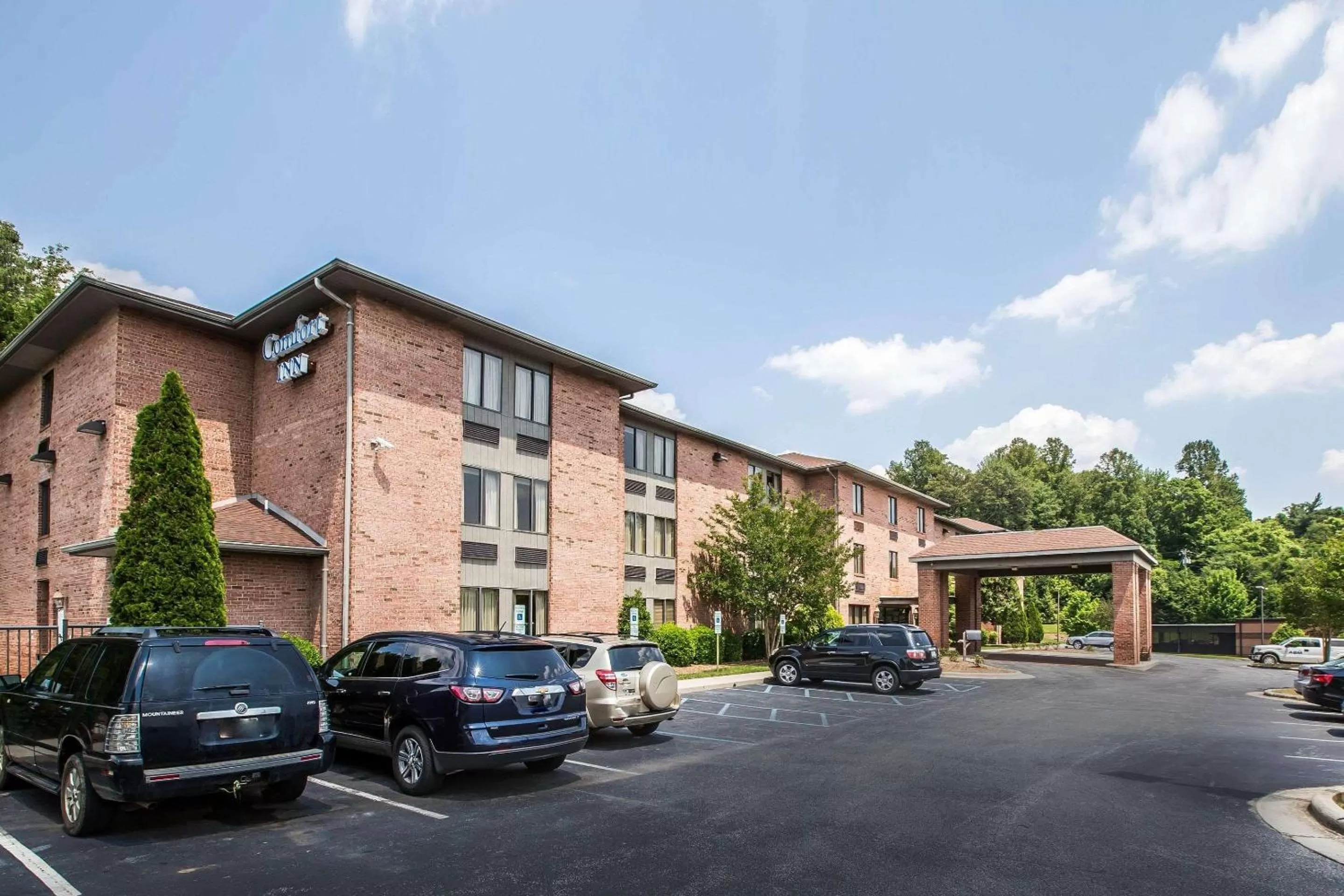 Property building in Comfort Inn & Suites Lenoir Hwy 321 Northern Foothills