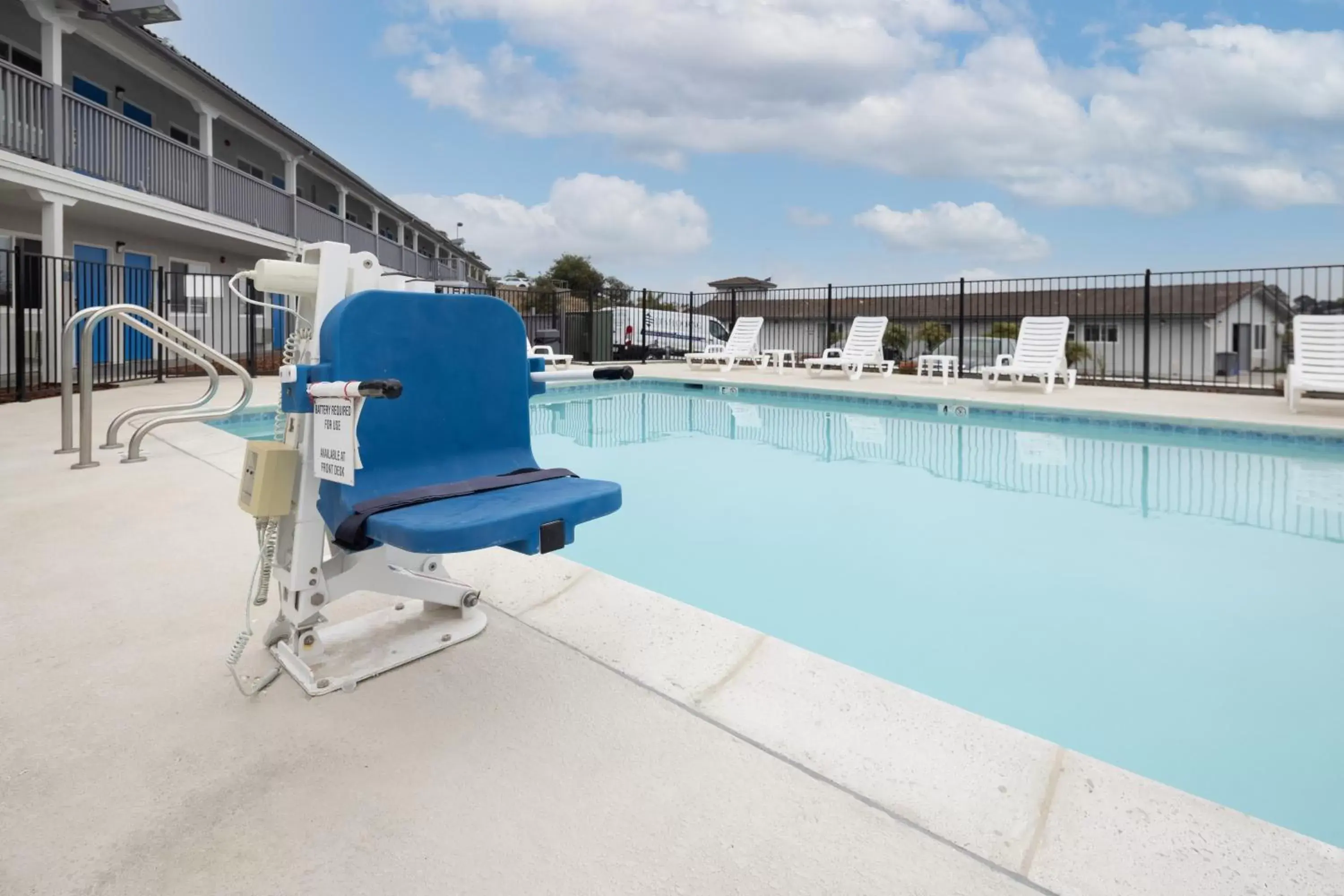 Swimming Pool in Pismo View Inn