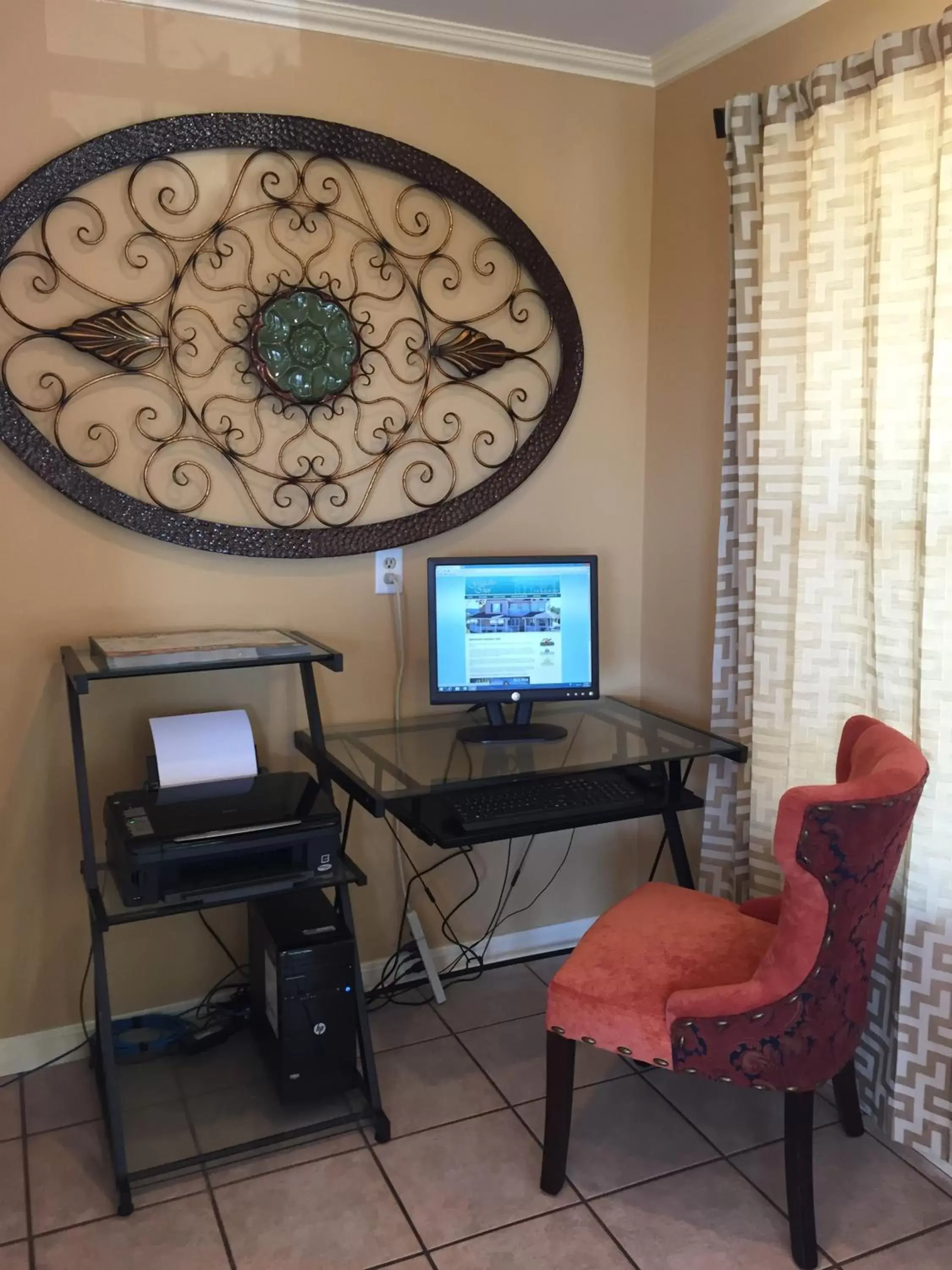 Business facilities, TV/Entertainment Center in Gazebo Inn