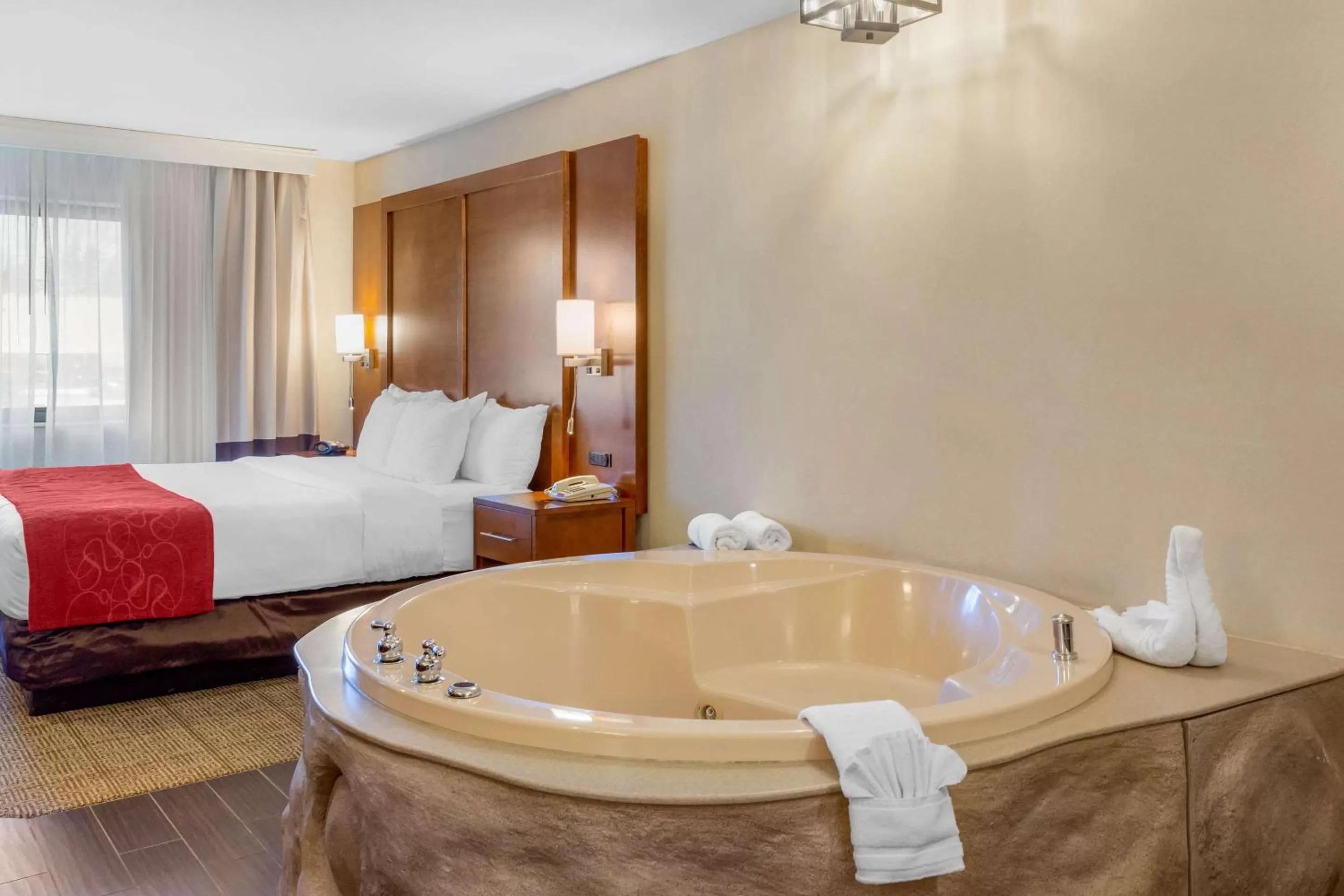 Photo of the whole room, Bed in Comfort Suites Oakbrook Terrace near Oakbrook Center