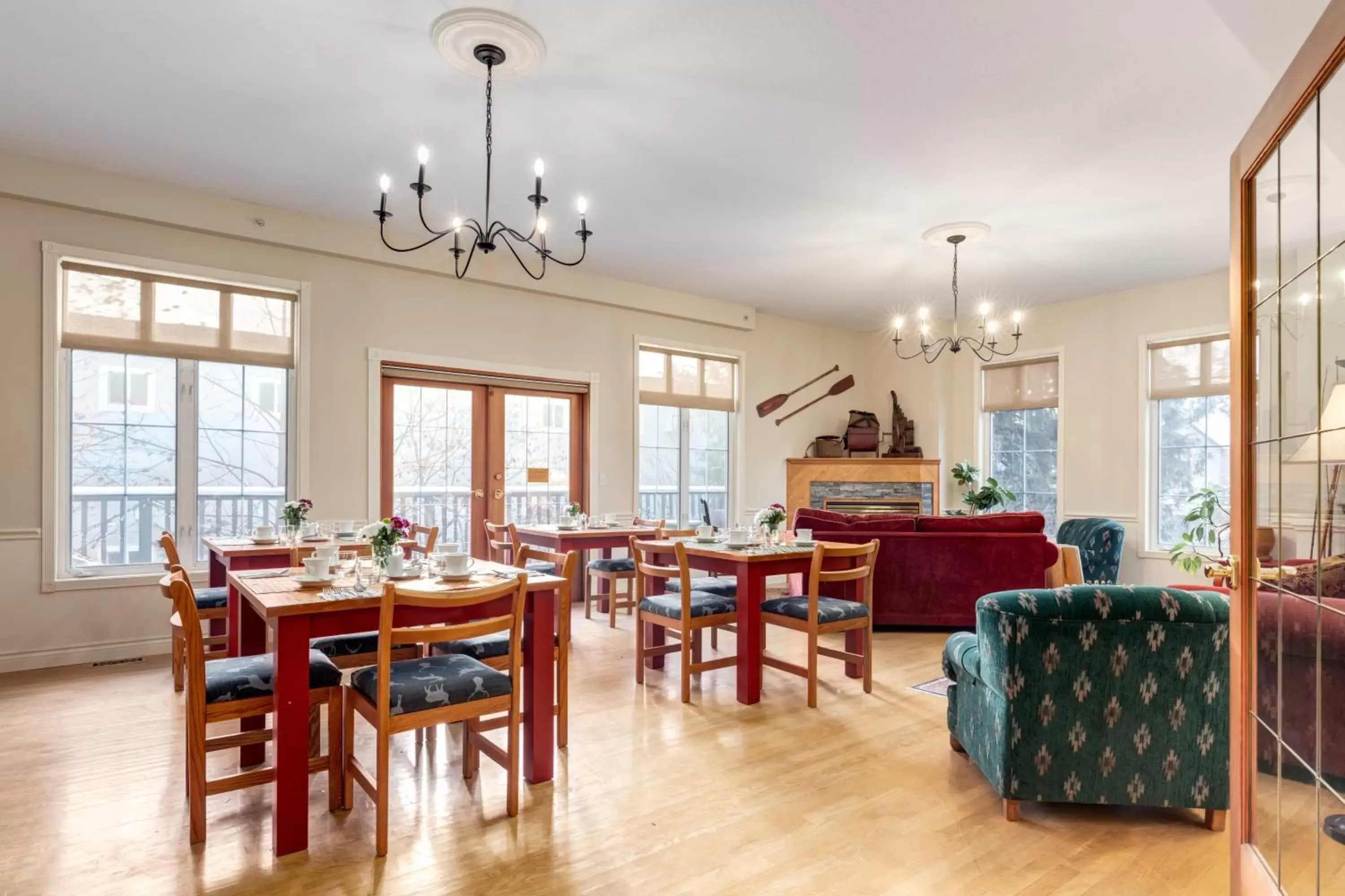 Seating area, Restaurant/Places to Eat in Courthouse Inn Revelstoke