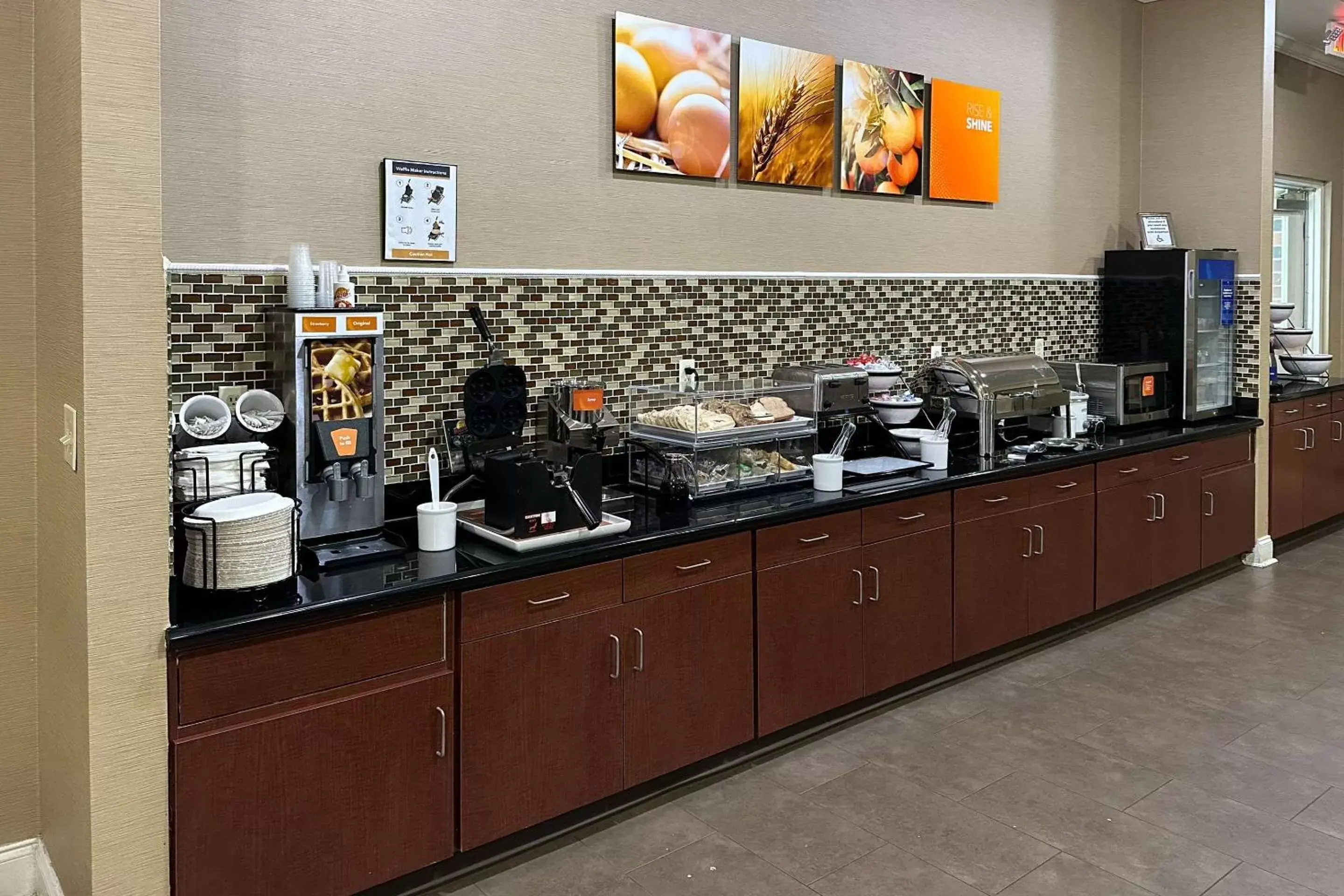 Breakfast, Restaurant/Places to Eat in Comfort Inn & Suites Rogersville