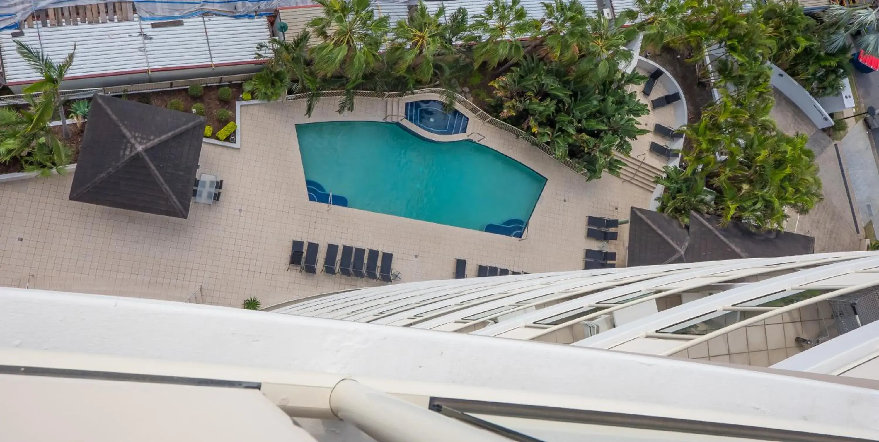 Pool view in Broadbeach Savannah Resort Pool view in Broadbeach Savannah Resort