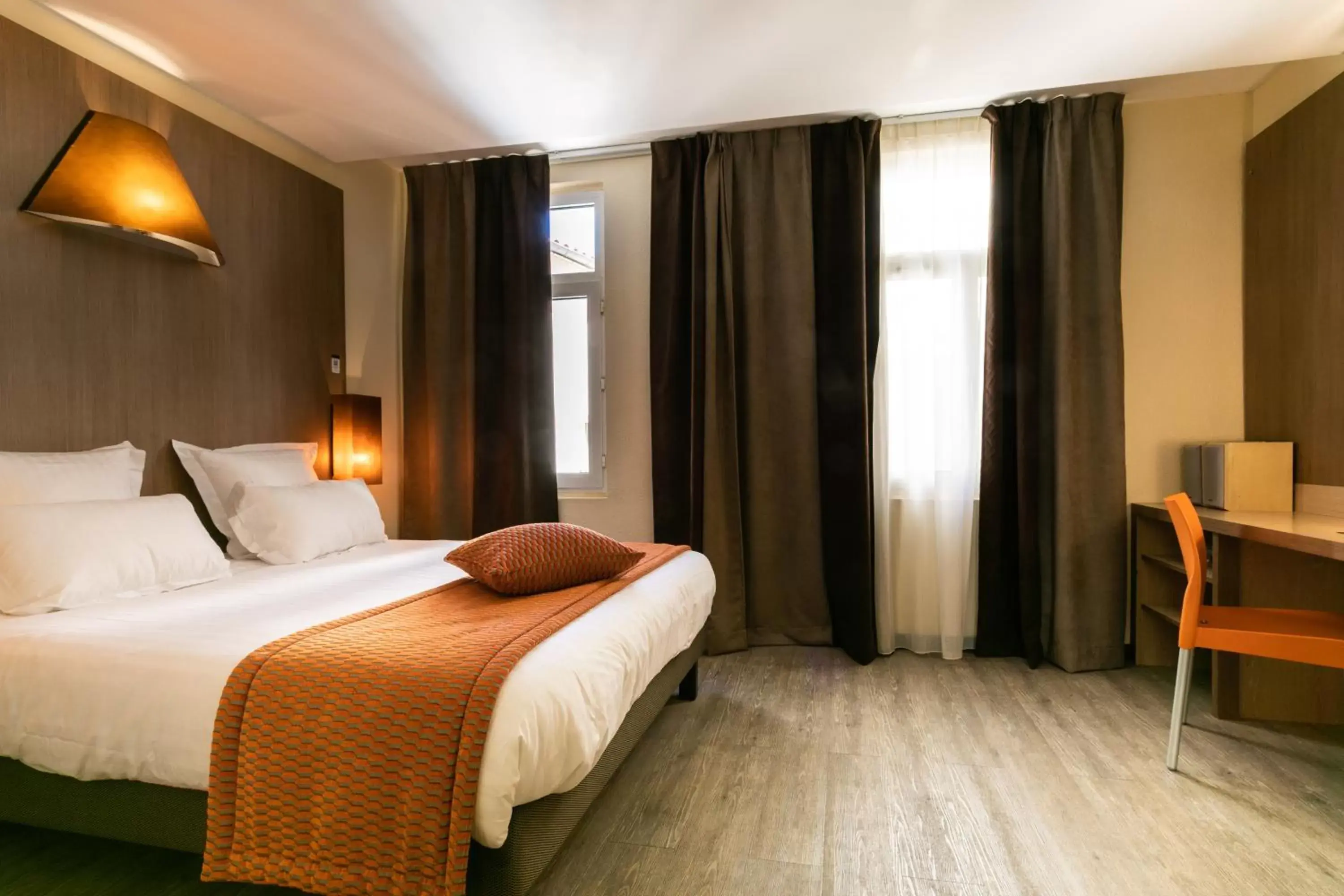 Bedroom, Bed in Hôtel Carré Vieux Port