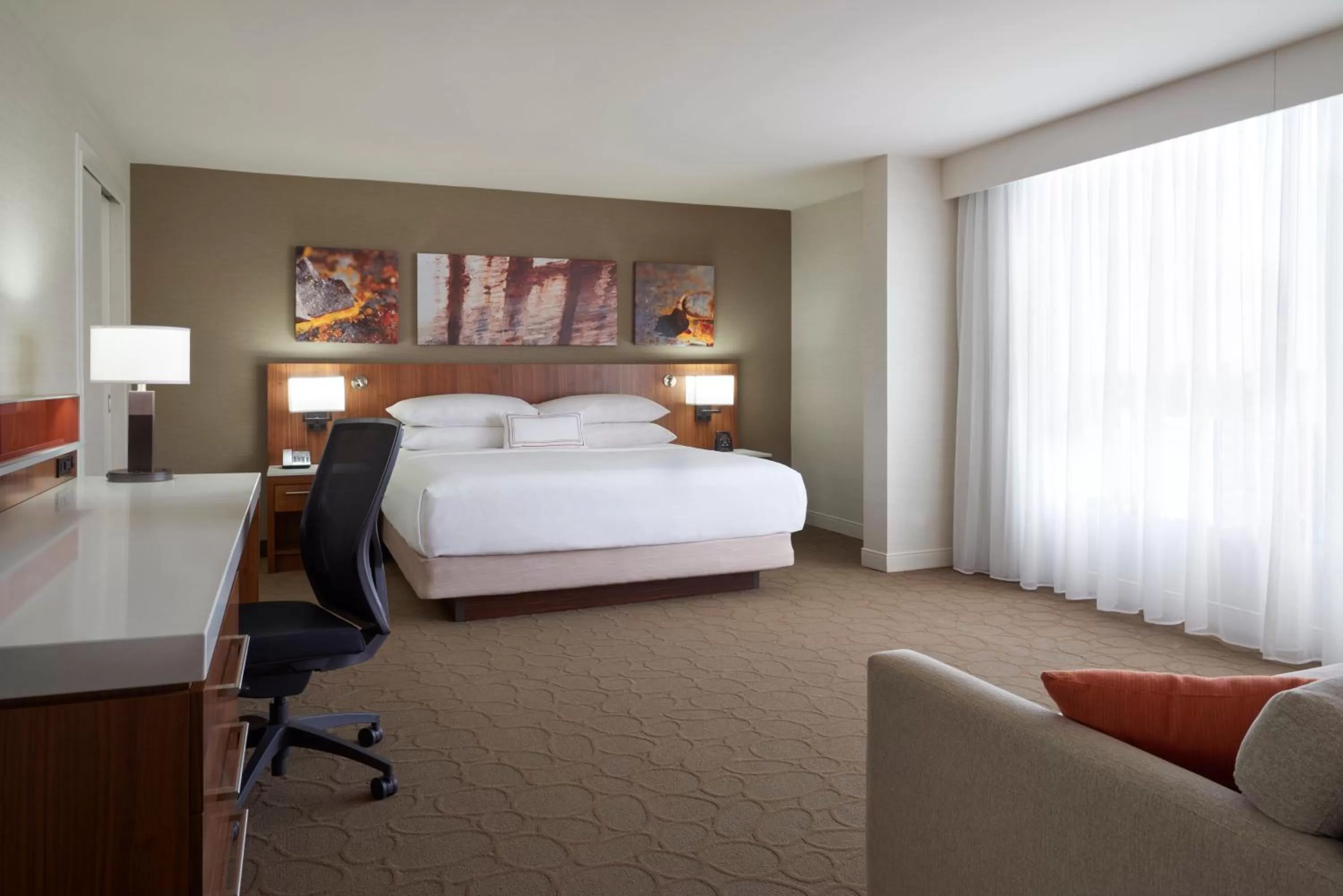 Bed in Delta Hotels by Marriott Toronto Airport & Conference Centre