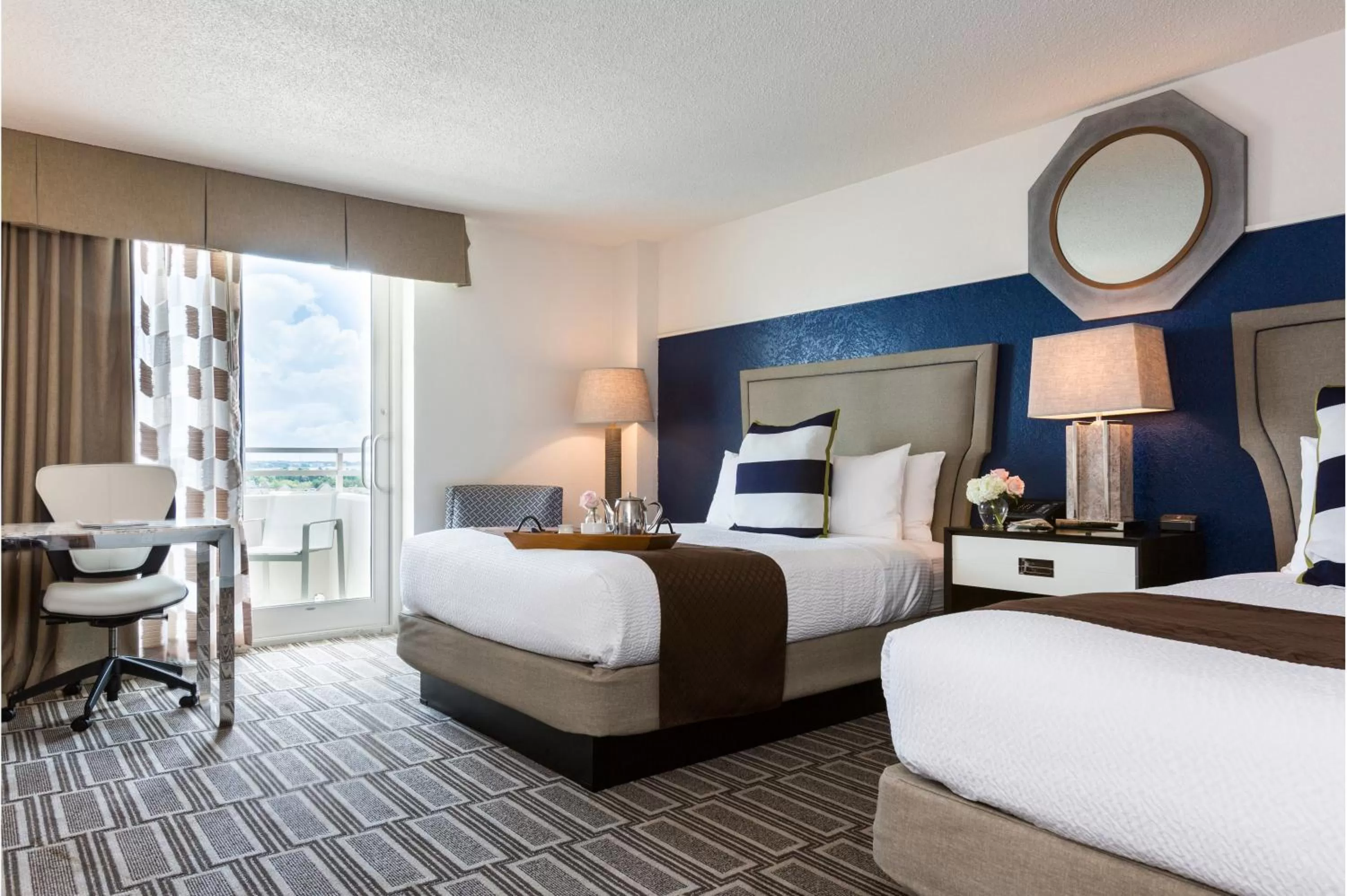 Bed in South Shore Harbour Resort and Conference Center