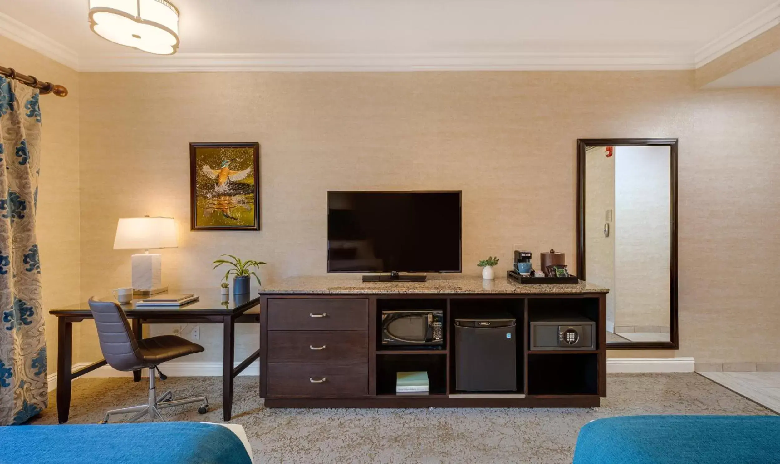 TV and multimedia, TV/Entertainment Center in Ayres Suites Diamond Bar