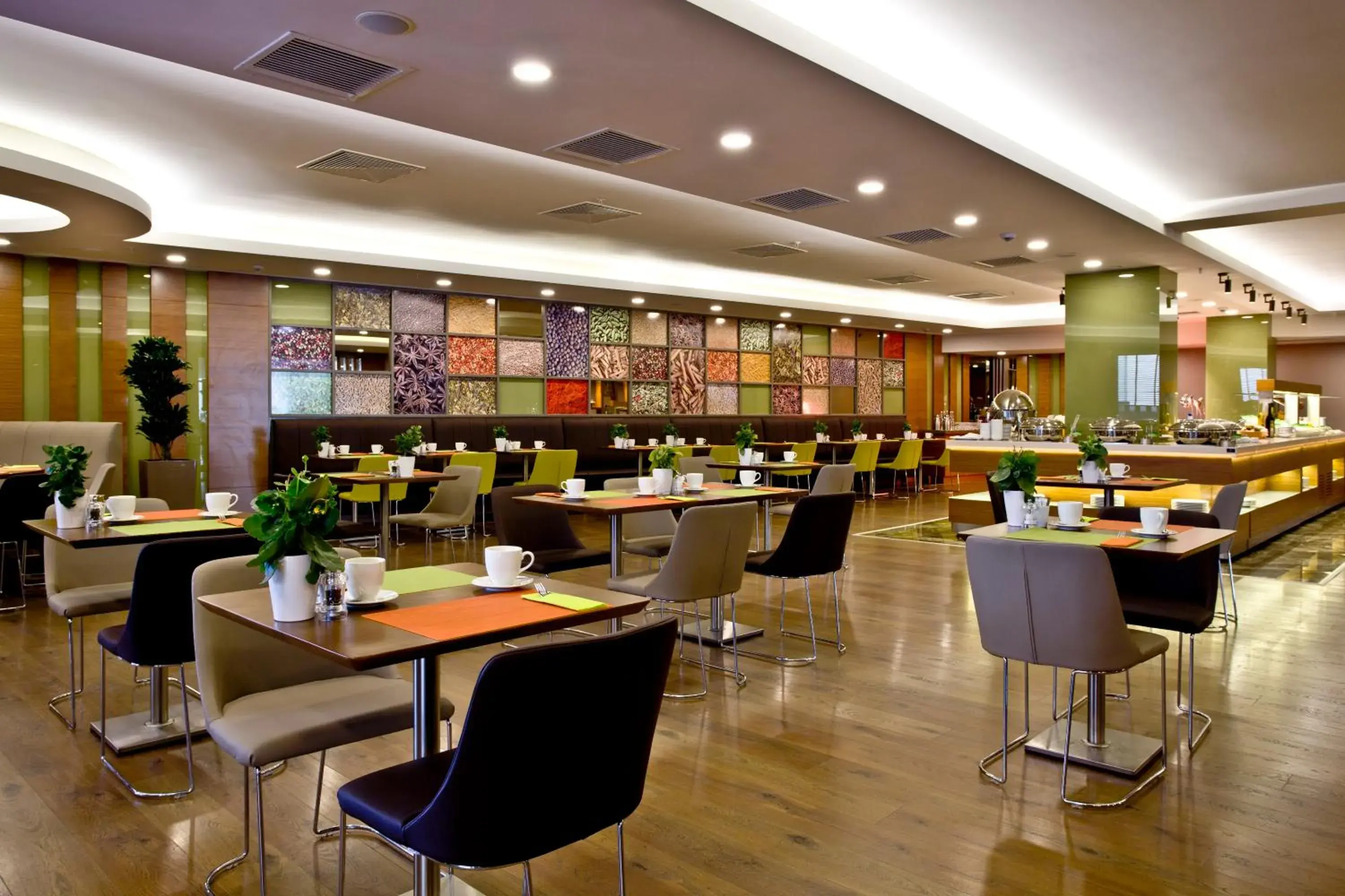 Lounge or bar, Restaurant/Places to Eat in Holiday Inn Gaziantep, an IHG Hotel