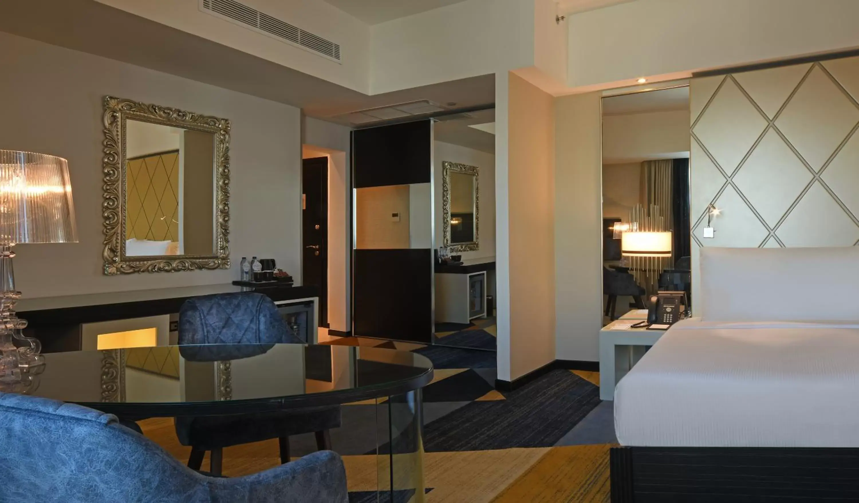 Bed, TV/Entertainment Center in Hilton Amman