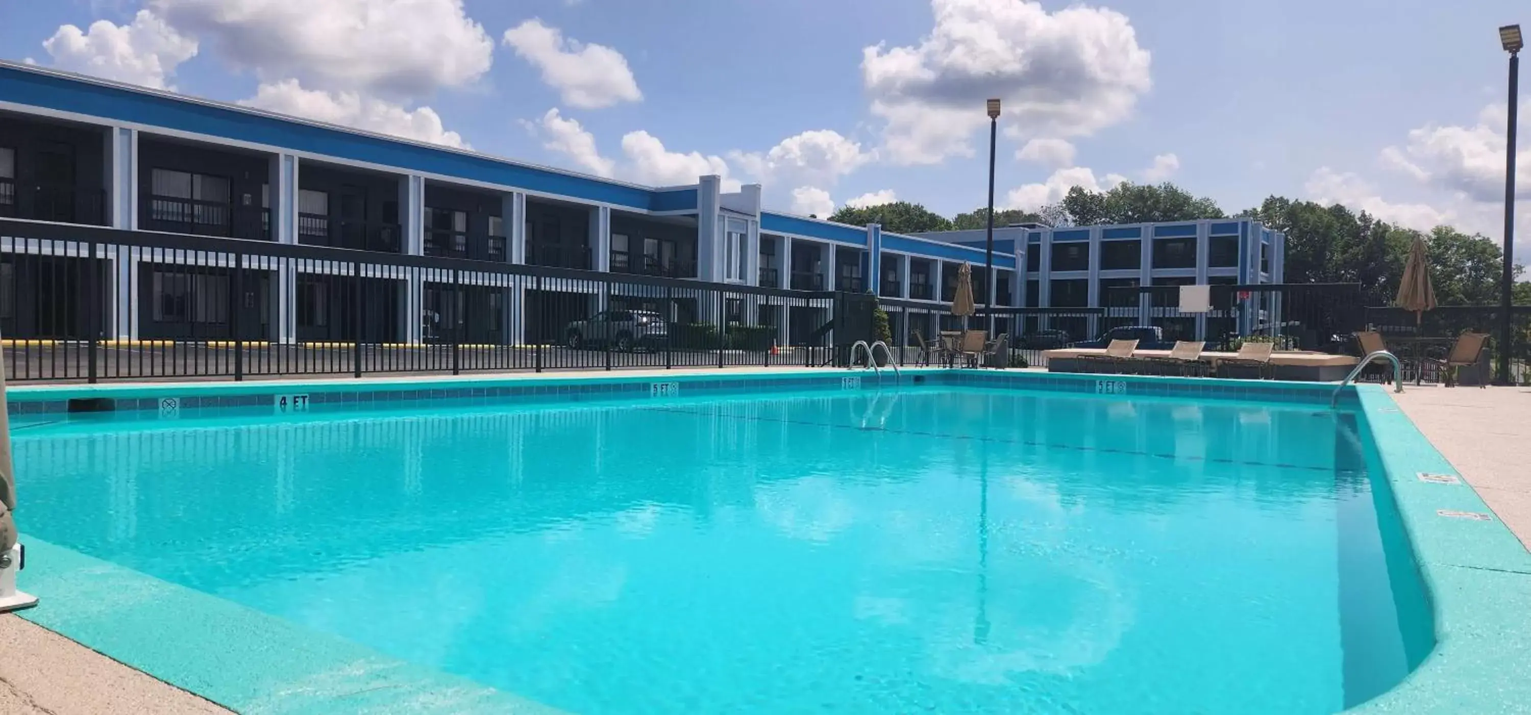 Pool view, Swimming Pool in Best Western Thunderbird Motel