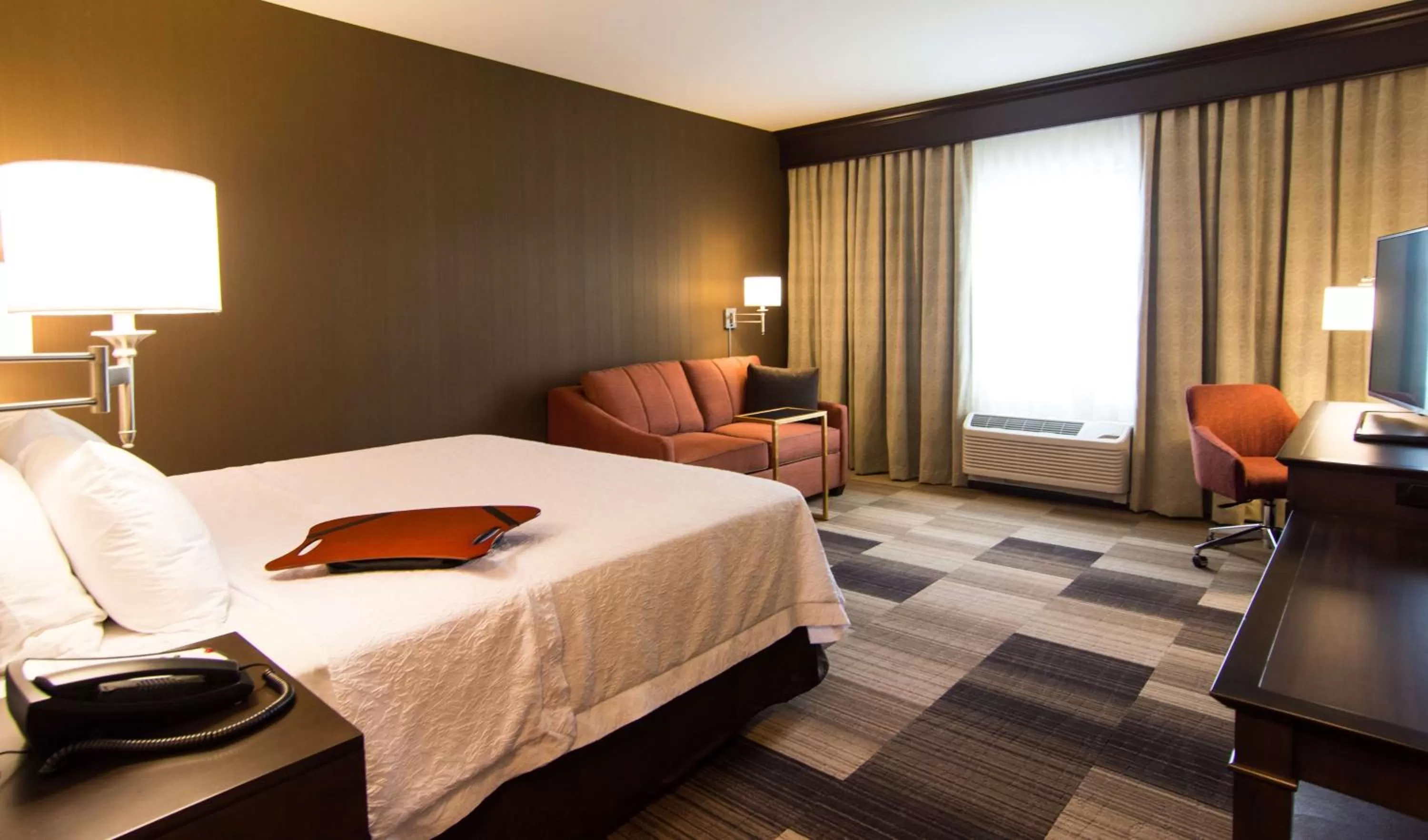 Bed in Hampton Inn Orange City