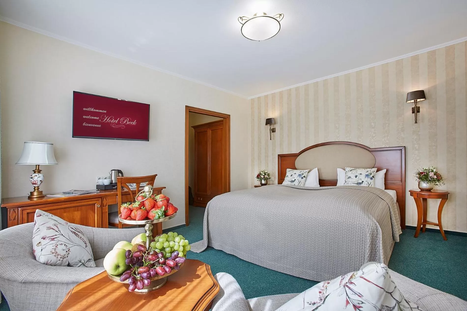 Photo of the whole room, Bed in Hotel Beek by Anna