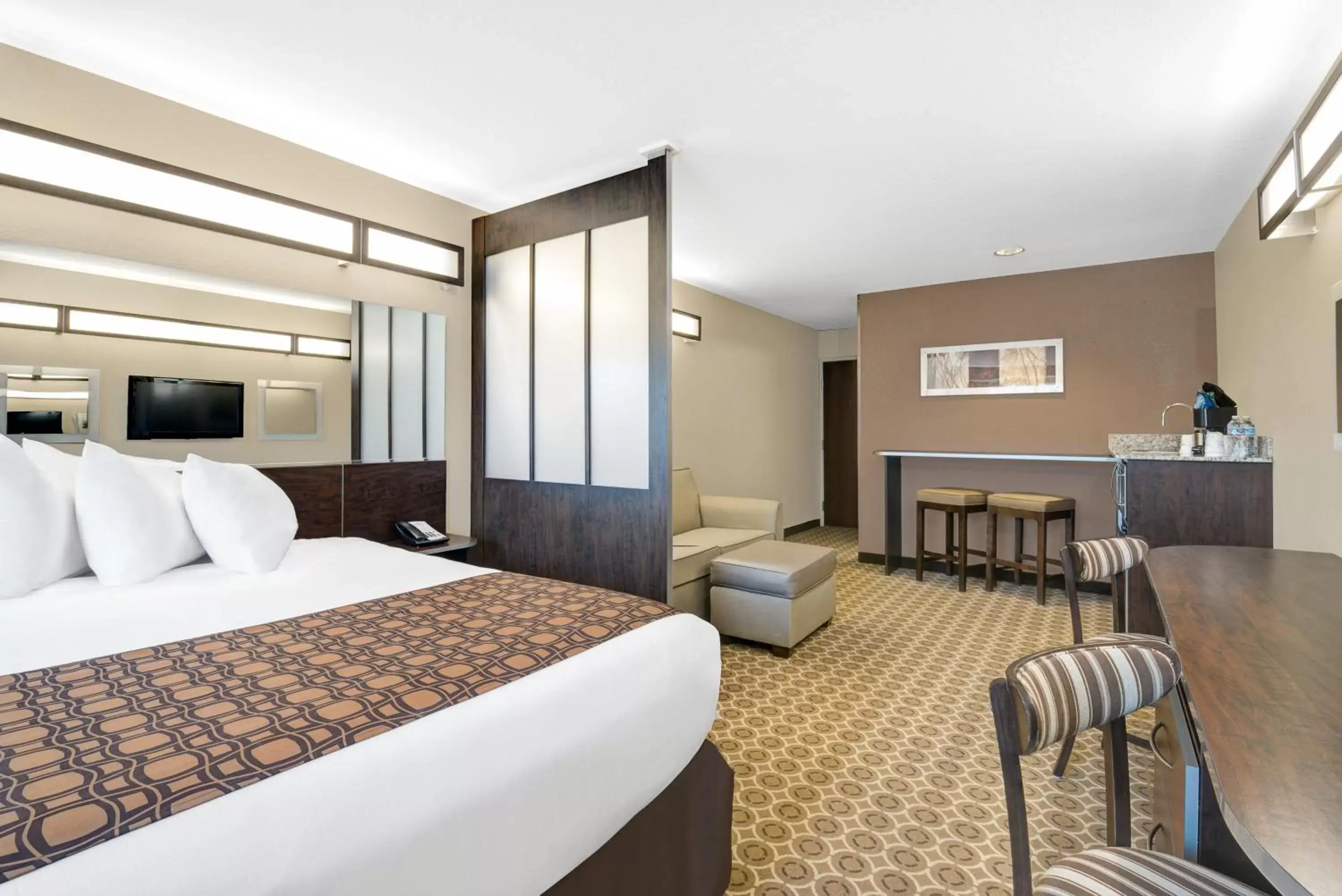 Photo of the whole room, Room Photo in Microtel Inn & Suites by Wyndham Williston