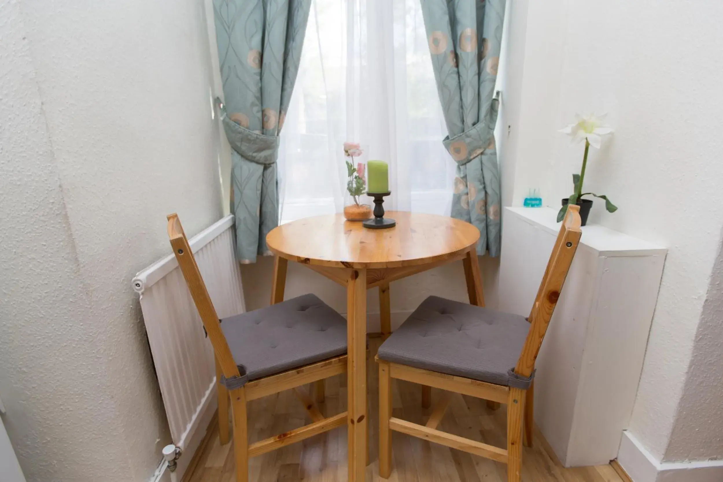 Dining Area in London Queen Park Apartments