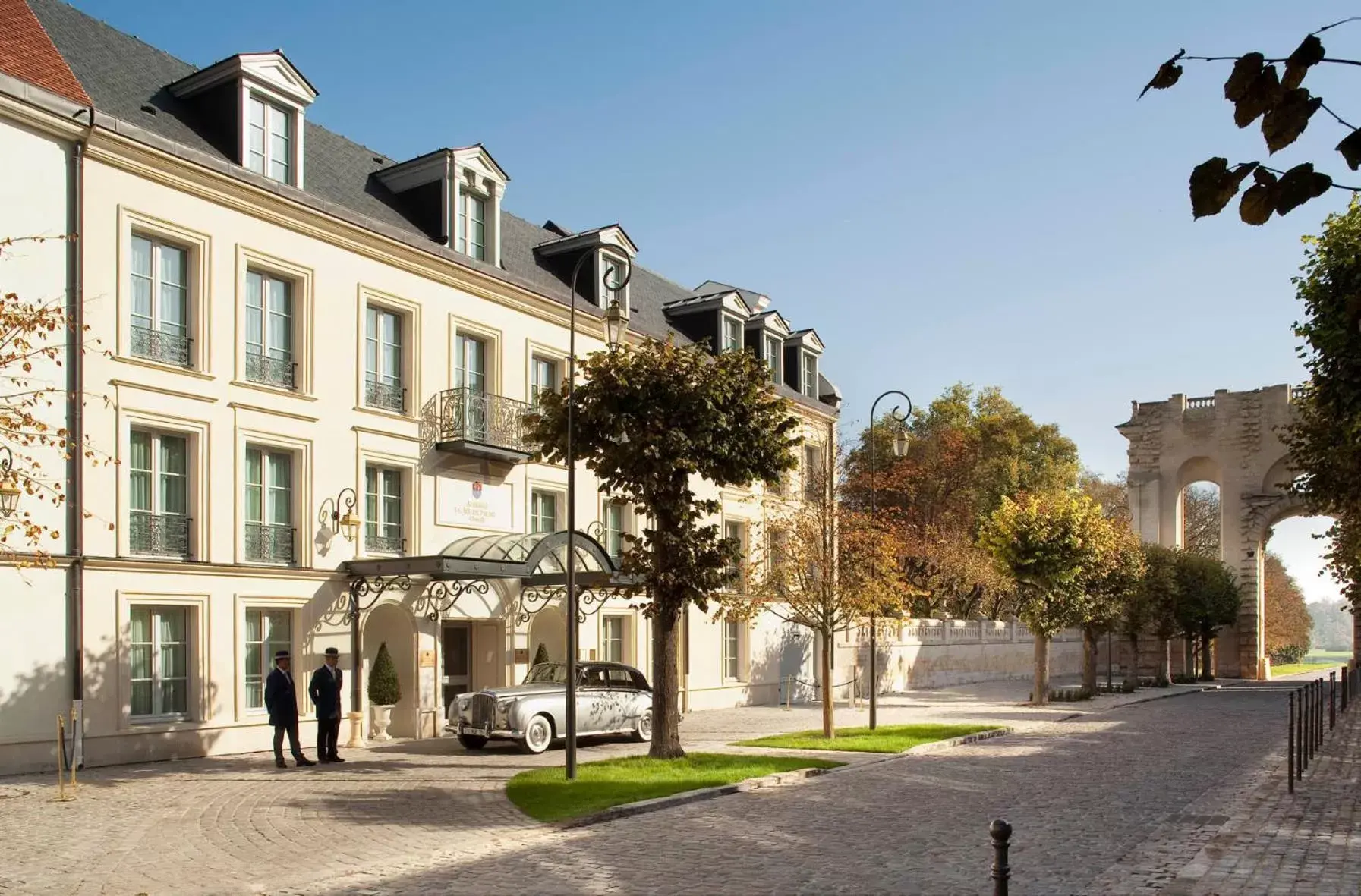 Facade/entrance, Property Building in Auberge du Jeu de Paume