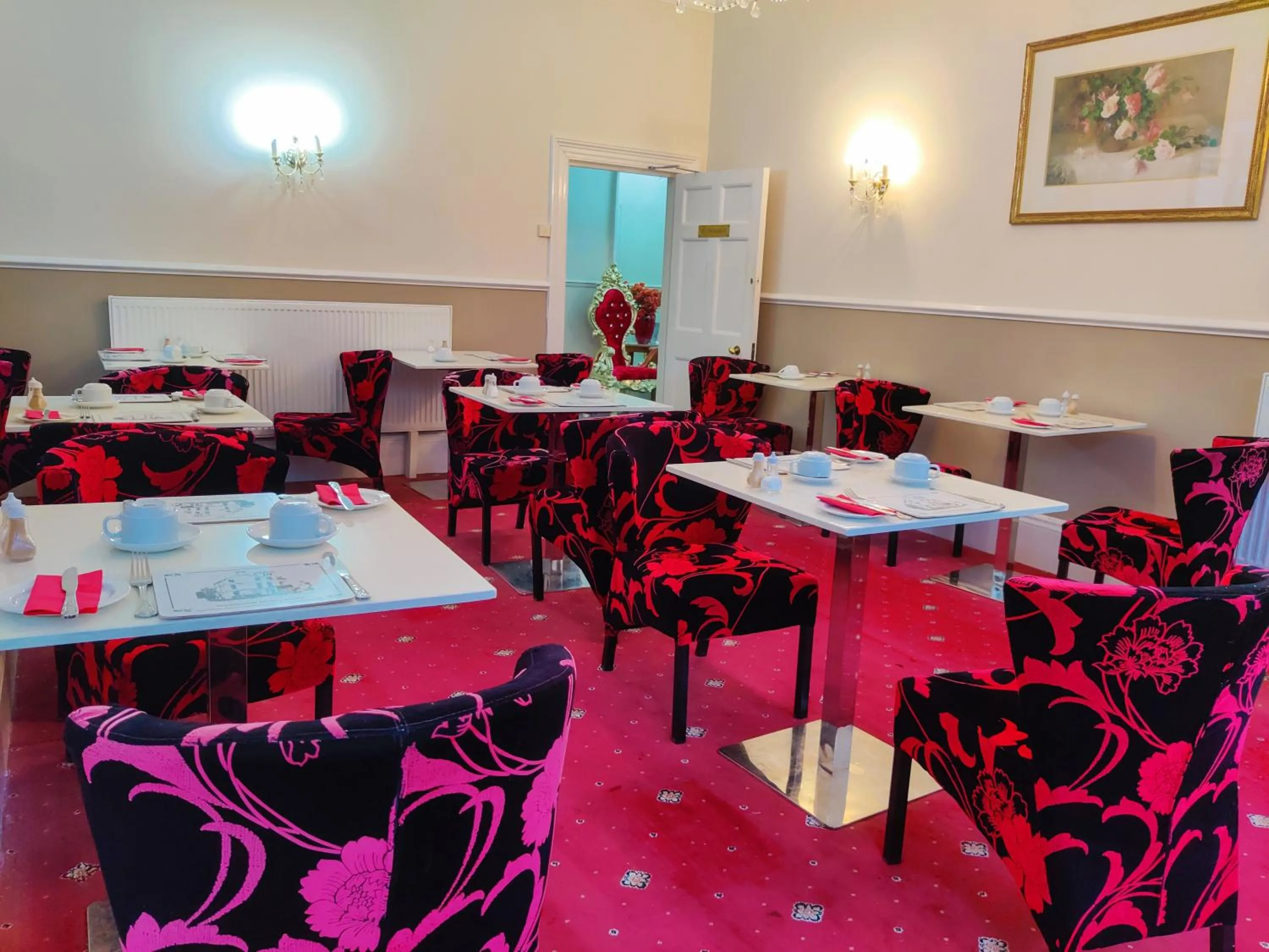 Restaurant/places to eat in Wentworth House - Free Parking