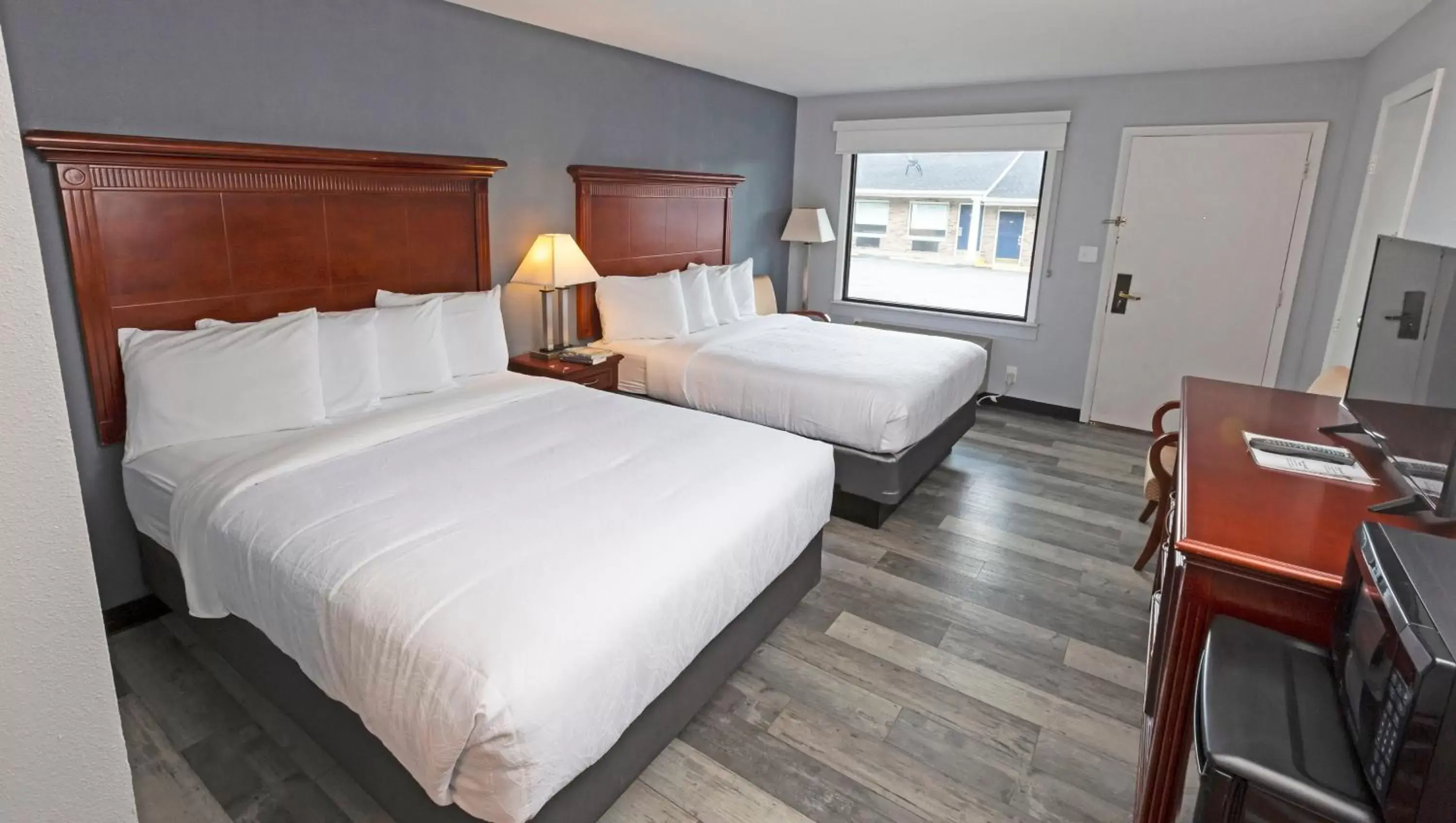 Double Room with Two Double Beds - Non-Smoking in Sunrise Inn Williamstown Double Room with Two Double Beds - Non-Smoking in Sunrise Inn Williamstown