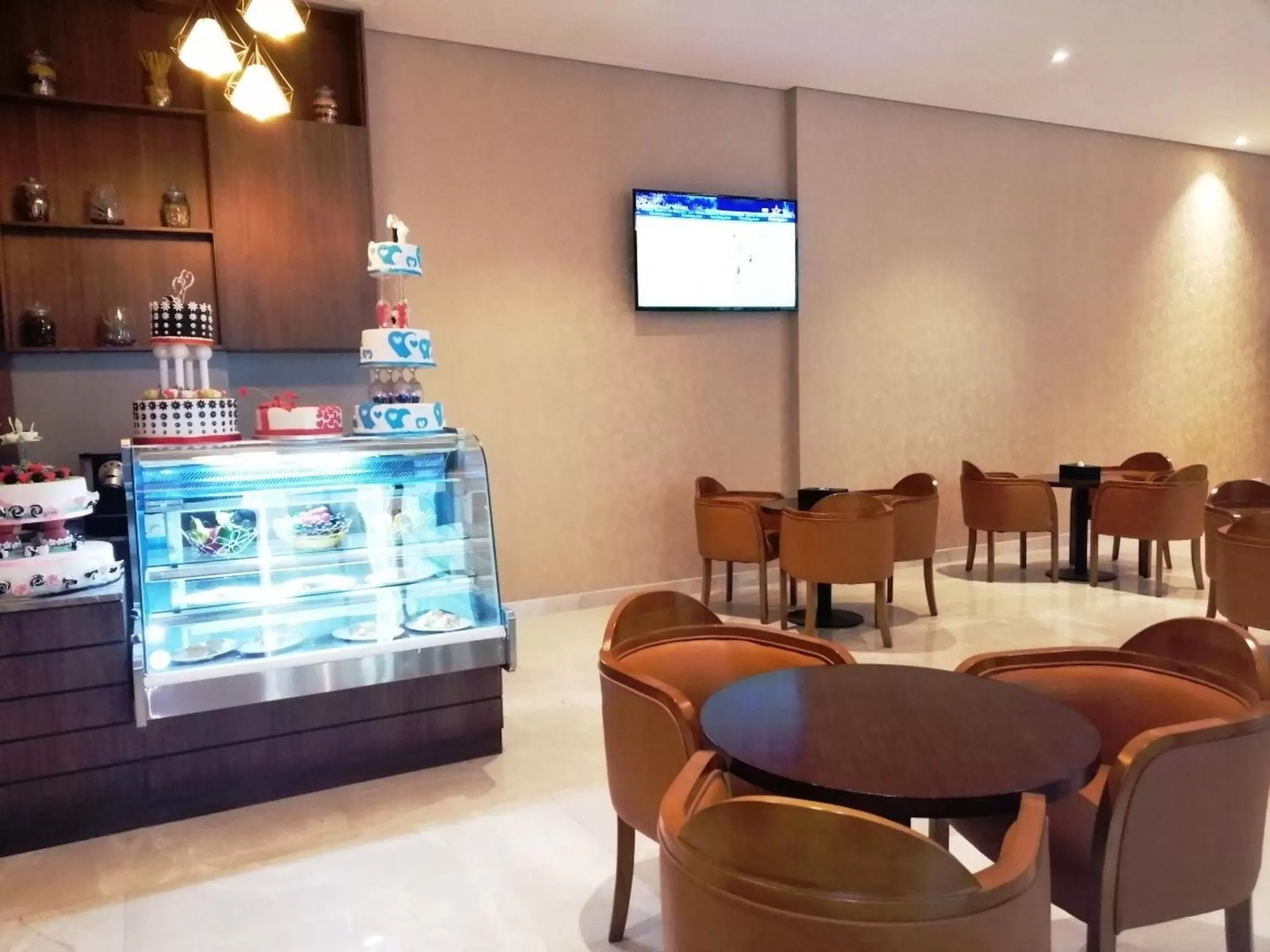 Restaurant/places to eat in Ramee Palace Hotel