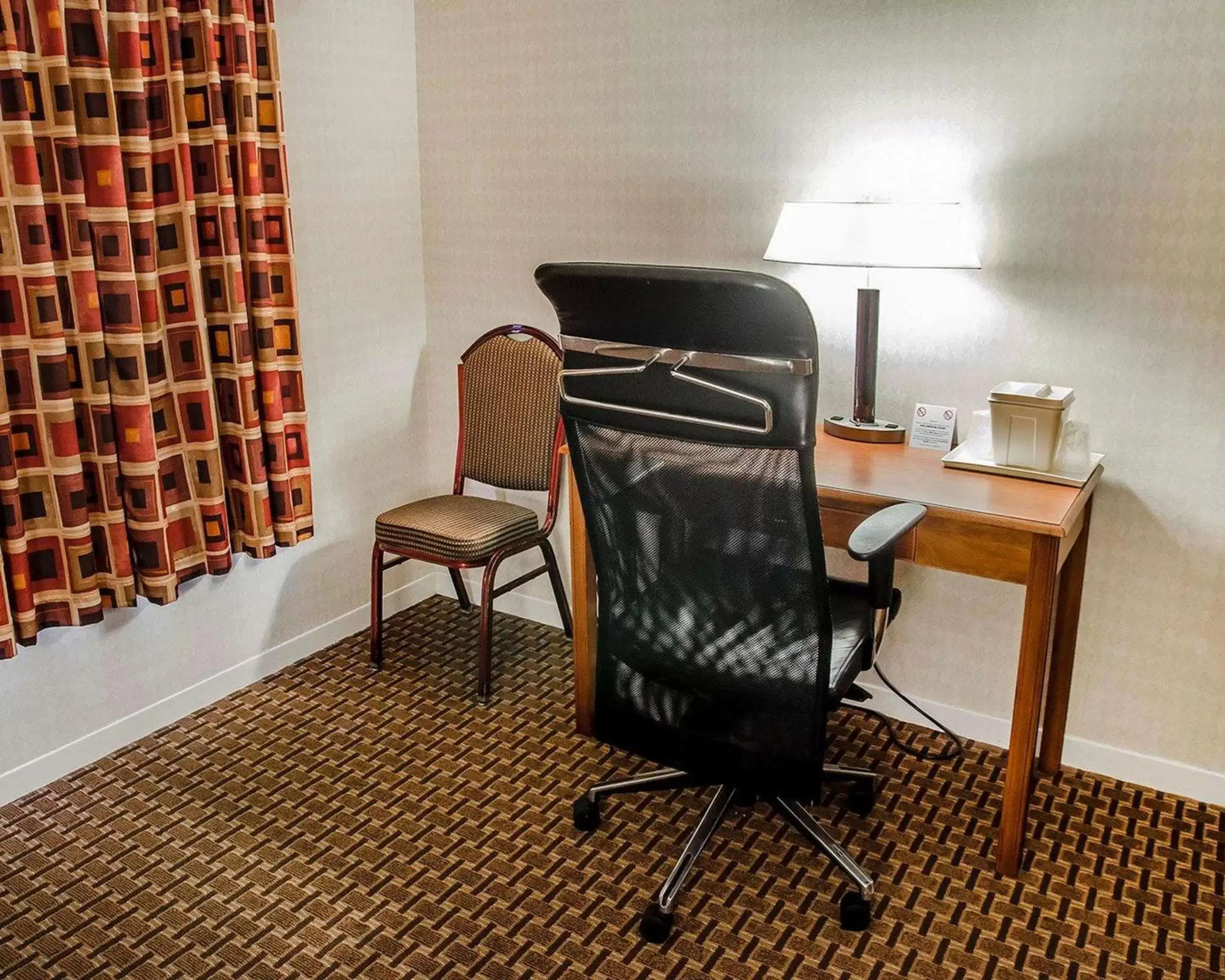 Photo of the whole room, Seating Area in Comfort Inn Northeast Markham