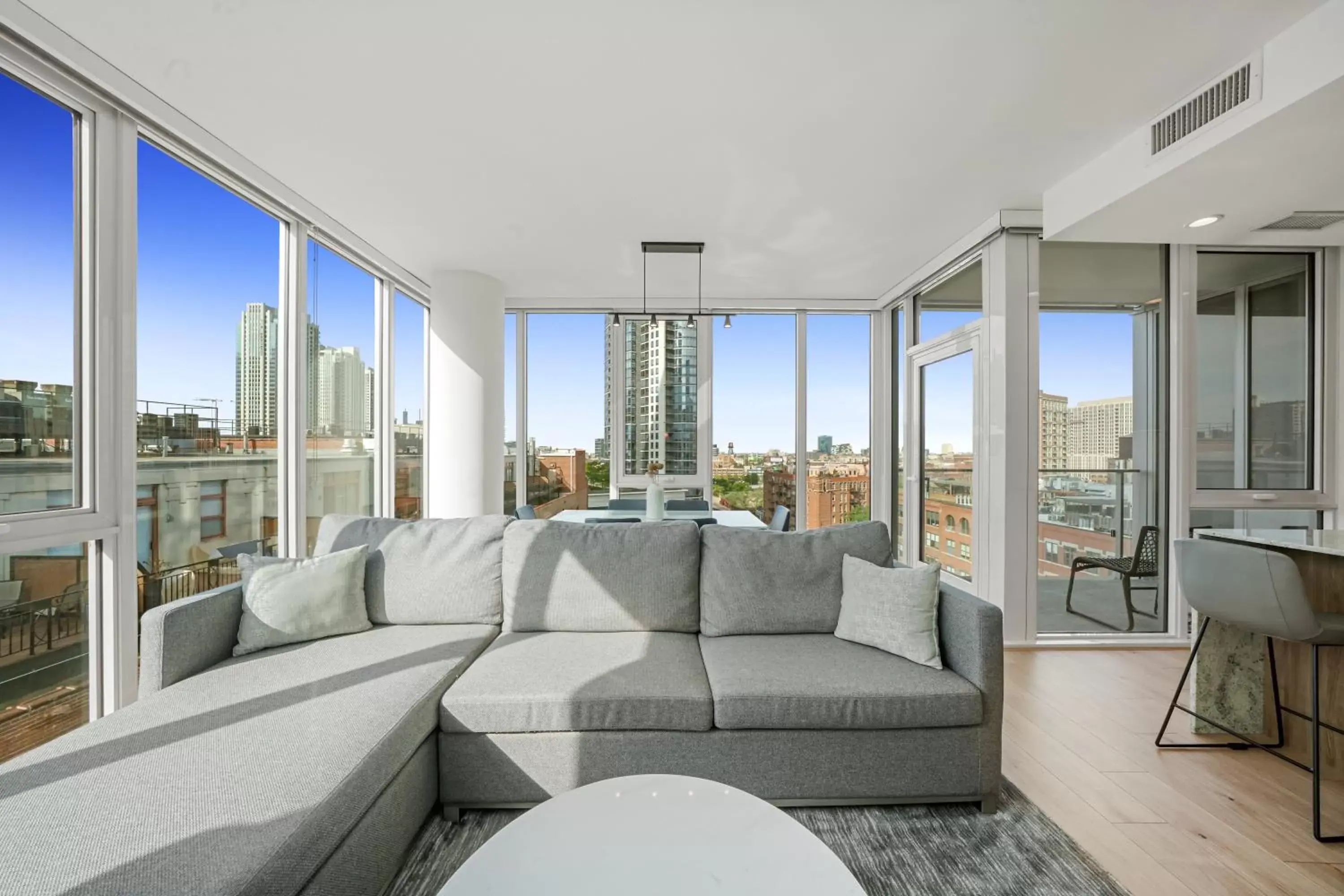 Living room, Seating Area in Level Chicago - River North