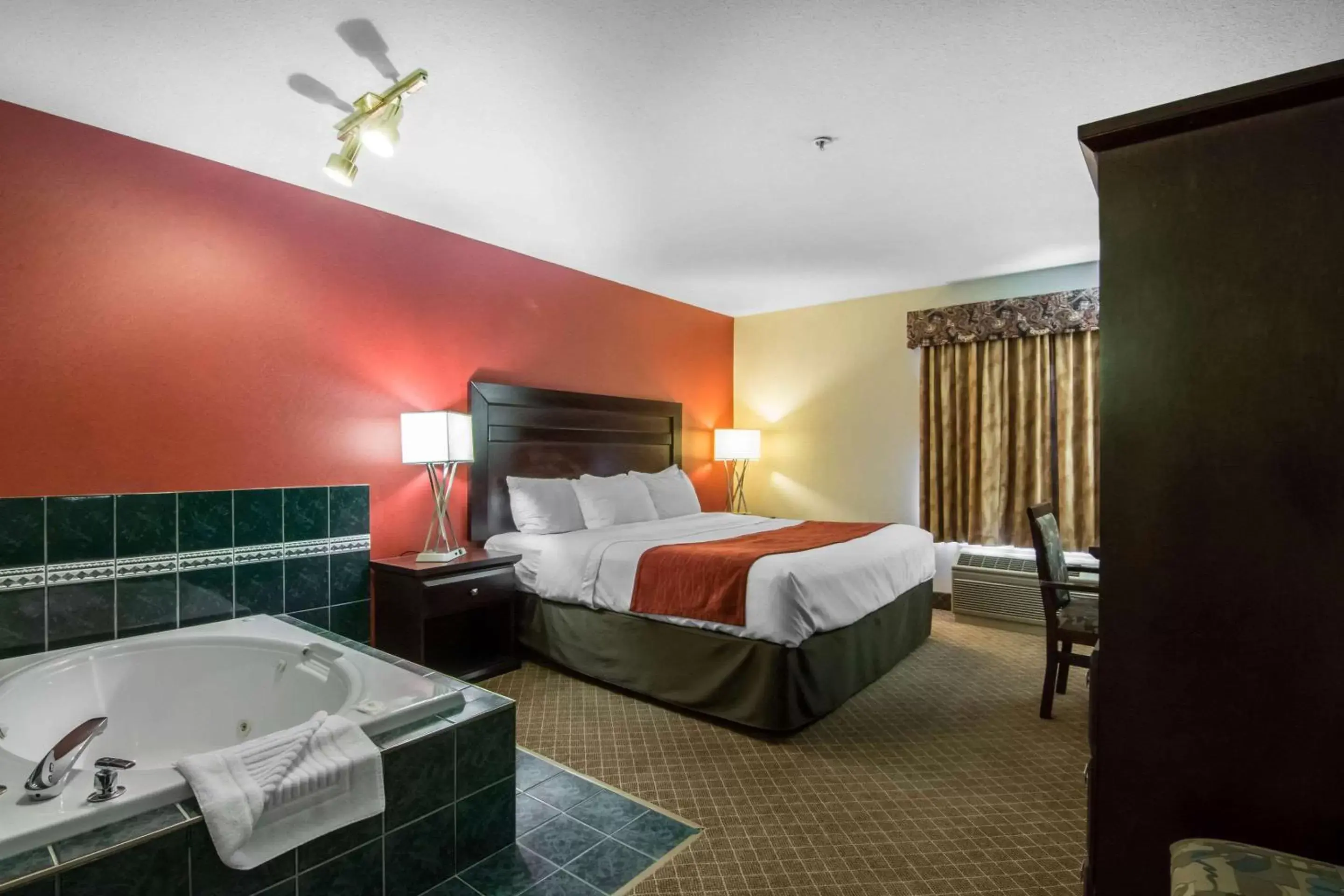 Photo of the whole room in Comfort Inn & Suites Airport South
