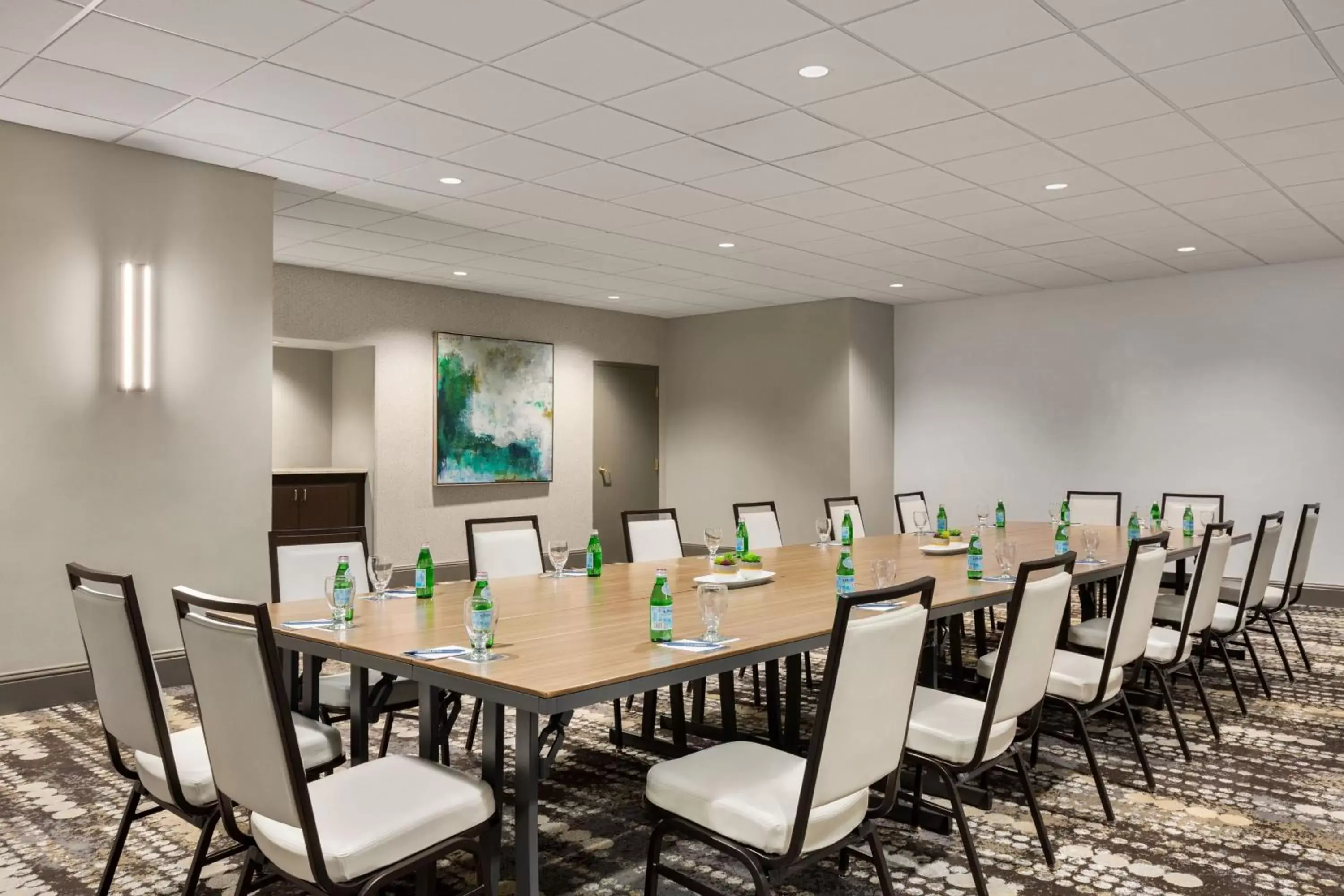 Meeting/conference room in Magnolia Hotel Denver, a Tribute Portfolio Hotel