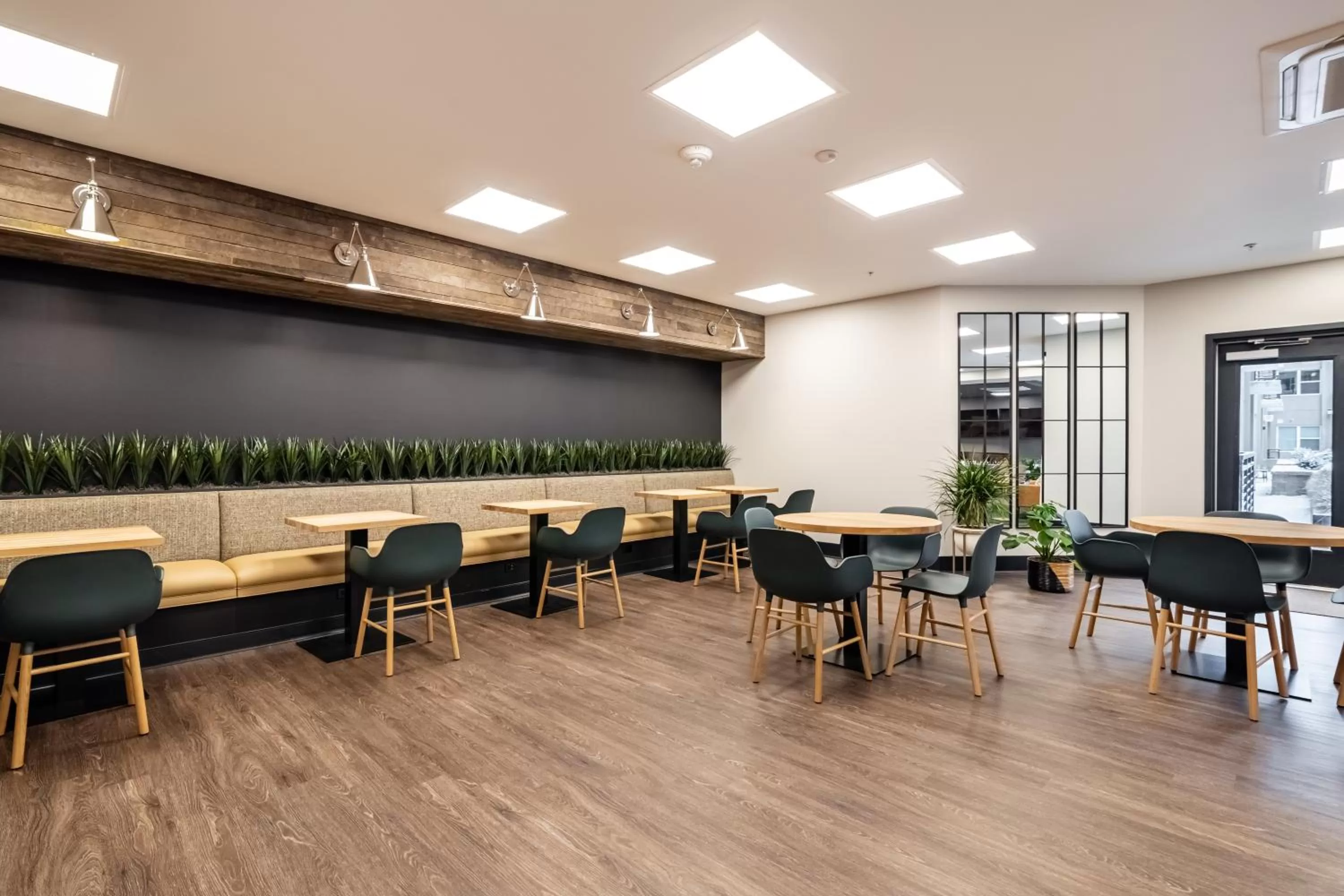 Lounge or bar, Restaurant/Places to Eat in Mint House Detroit - New Center