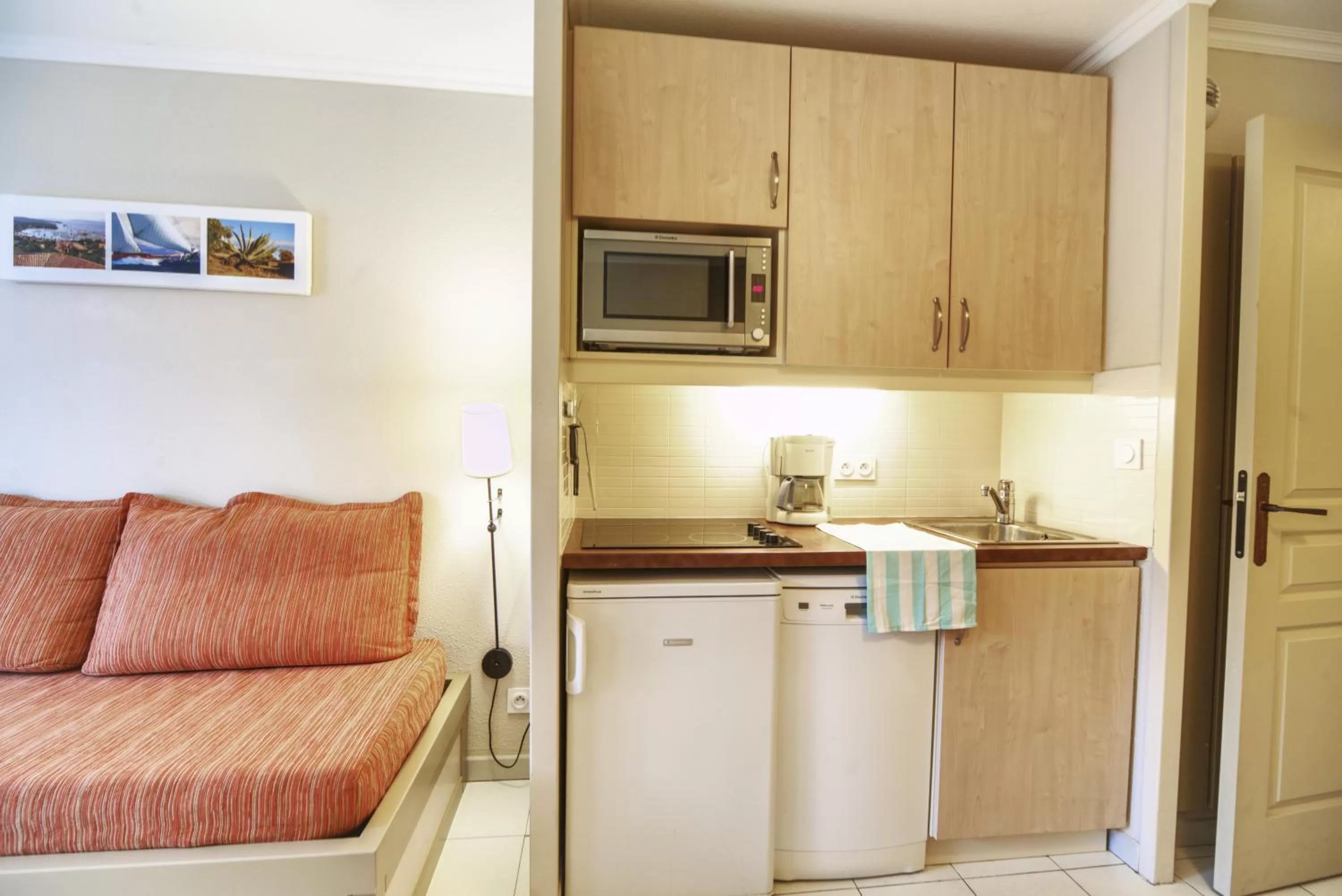 Kitchen or kitchenette in Résidence Pierre & Vacances L’Anse De Pramousquier